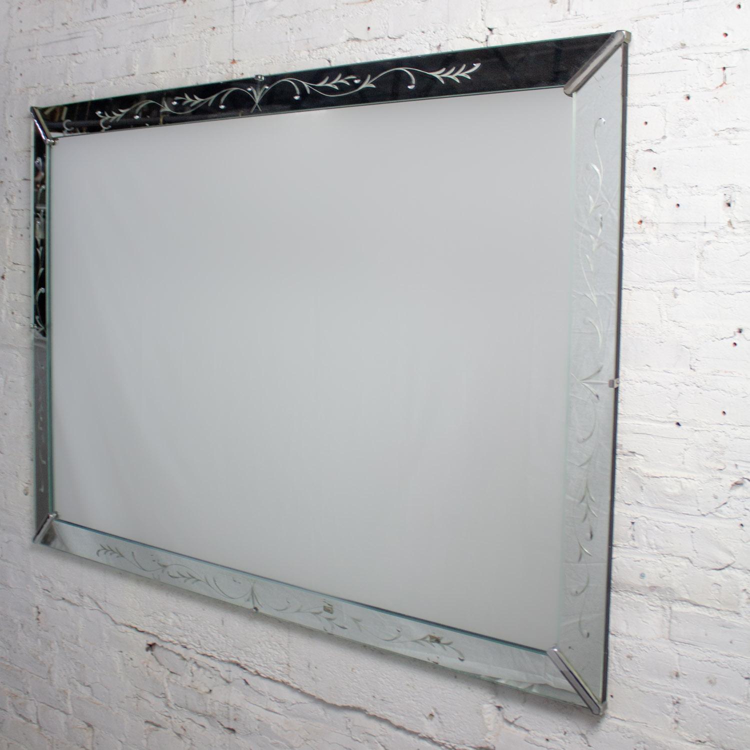 1930-1950 Art Deco Hollywood Regency Miroir mural en verre vénitien gravé en vente 2
