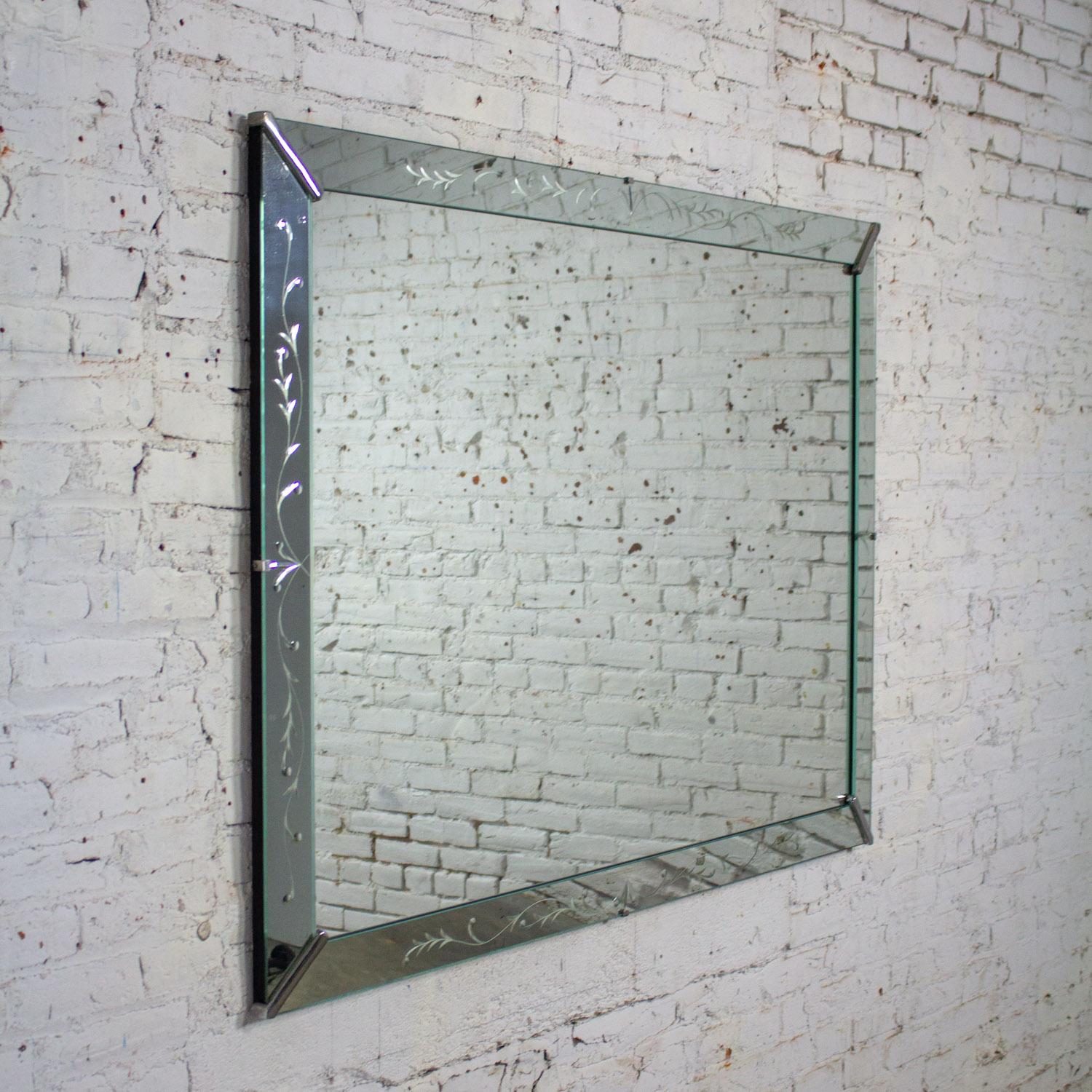 1930-1950 Art Deco Hollywood Regency Miroir mural en verre vénitien gravé en vente 4