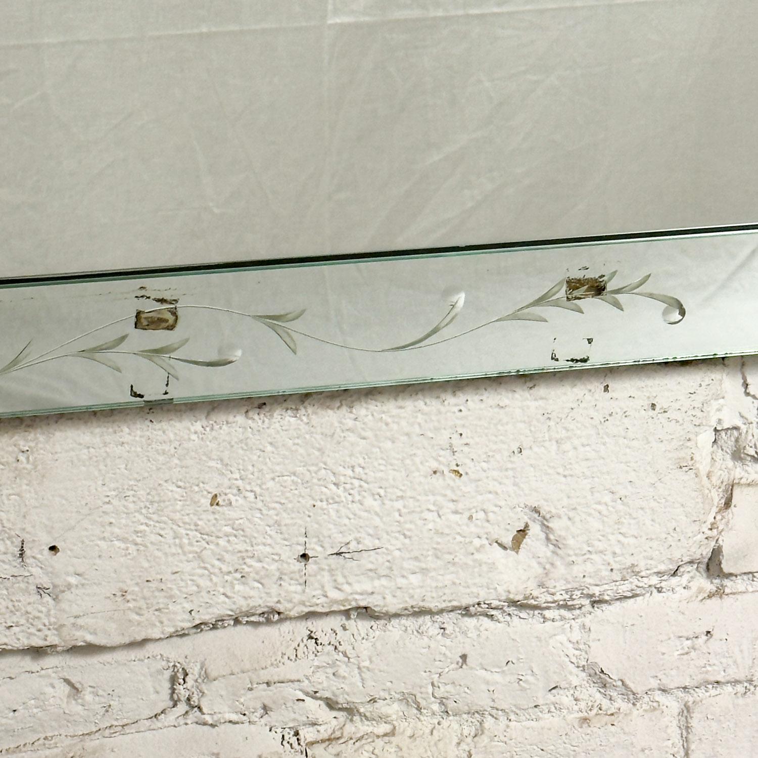 1930-1950 Art Deco Hollywood Regency Miroir mural en verre vénitien gravé en vente 12