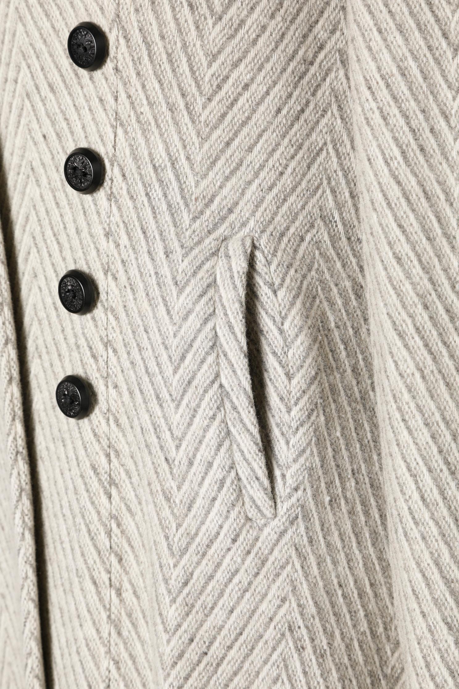 Manteau en laine à chevrons gris 1930/40 avec bouton à triple boutonnière  Excellent état - En vente à Saint-Ouen-Sur-Seine, FR