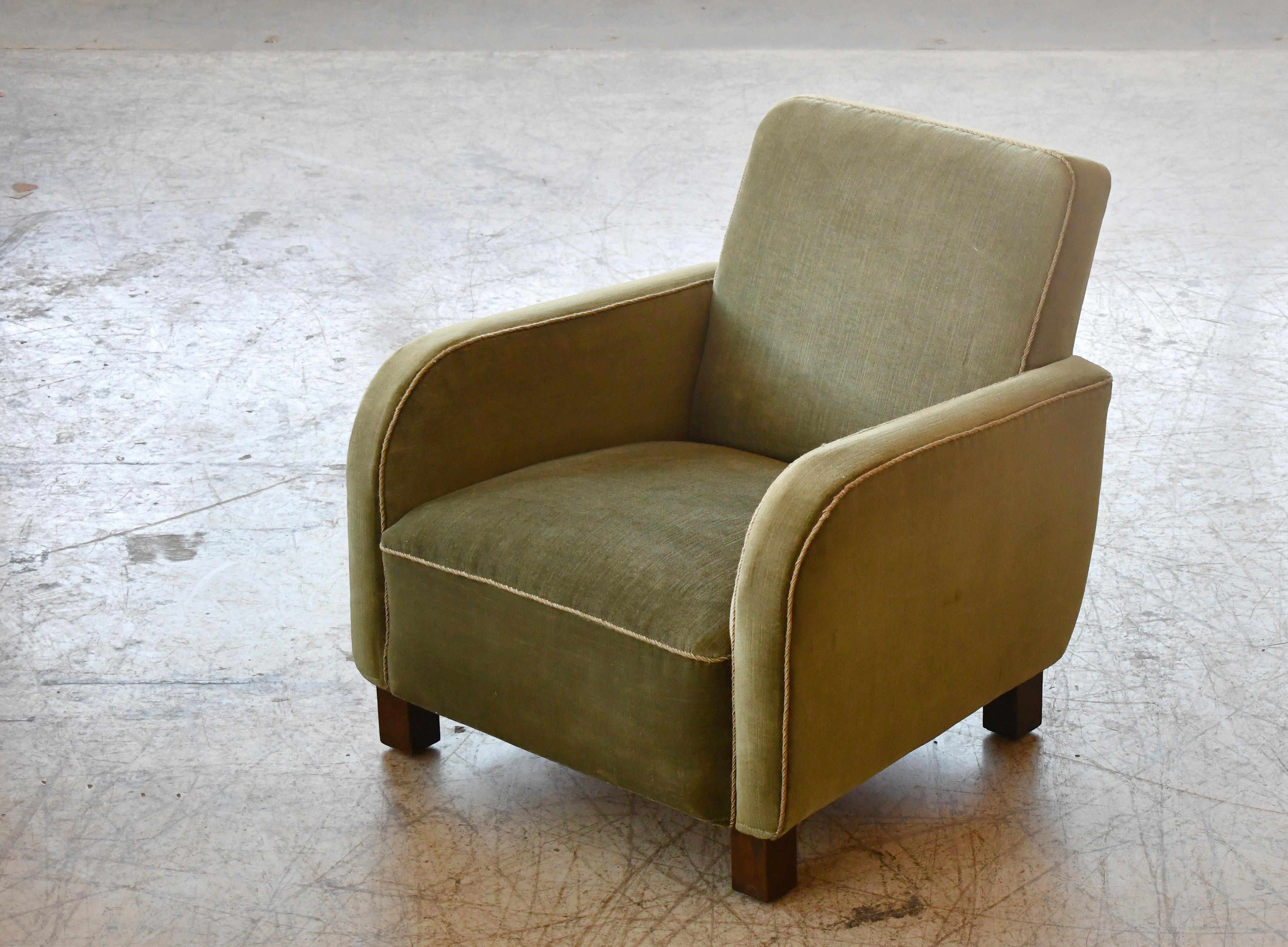 1930-40s Danish Art Deco or Early Midcentury Lounge Chair in Green Mohair In Good Condition For Sale In Bridgeport, CT