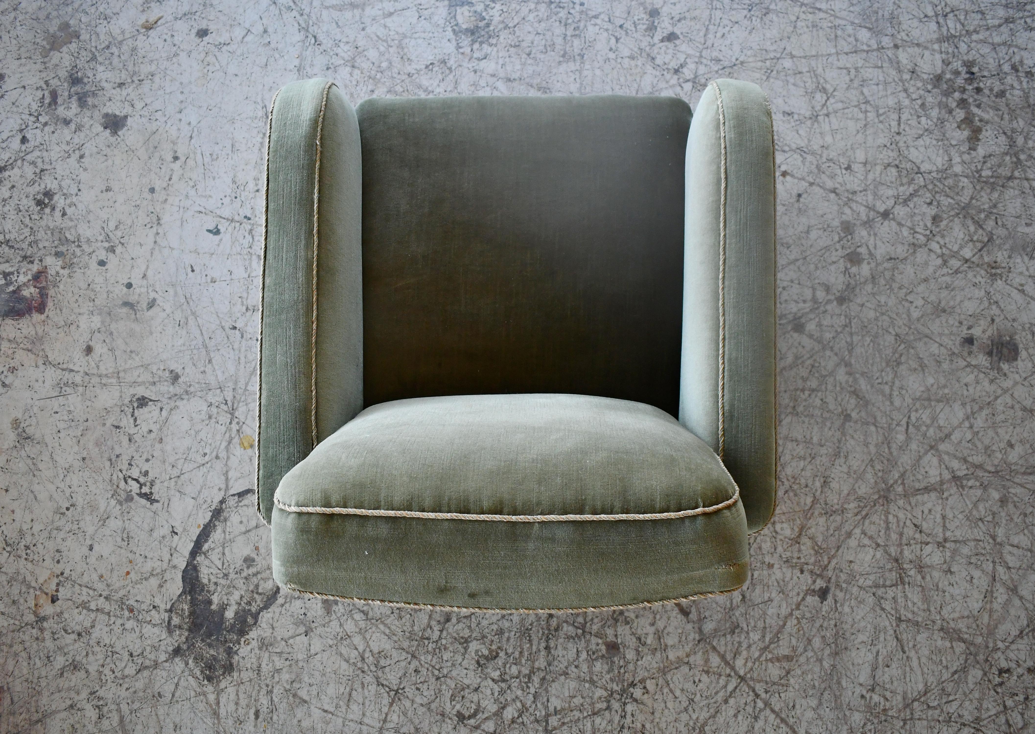 1930-40s Danish Art Deco or Early Midcentury Lounge Chair in Green Mohair For Sale 2