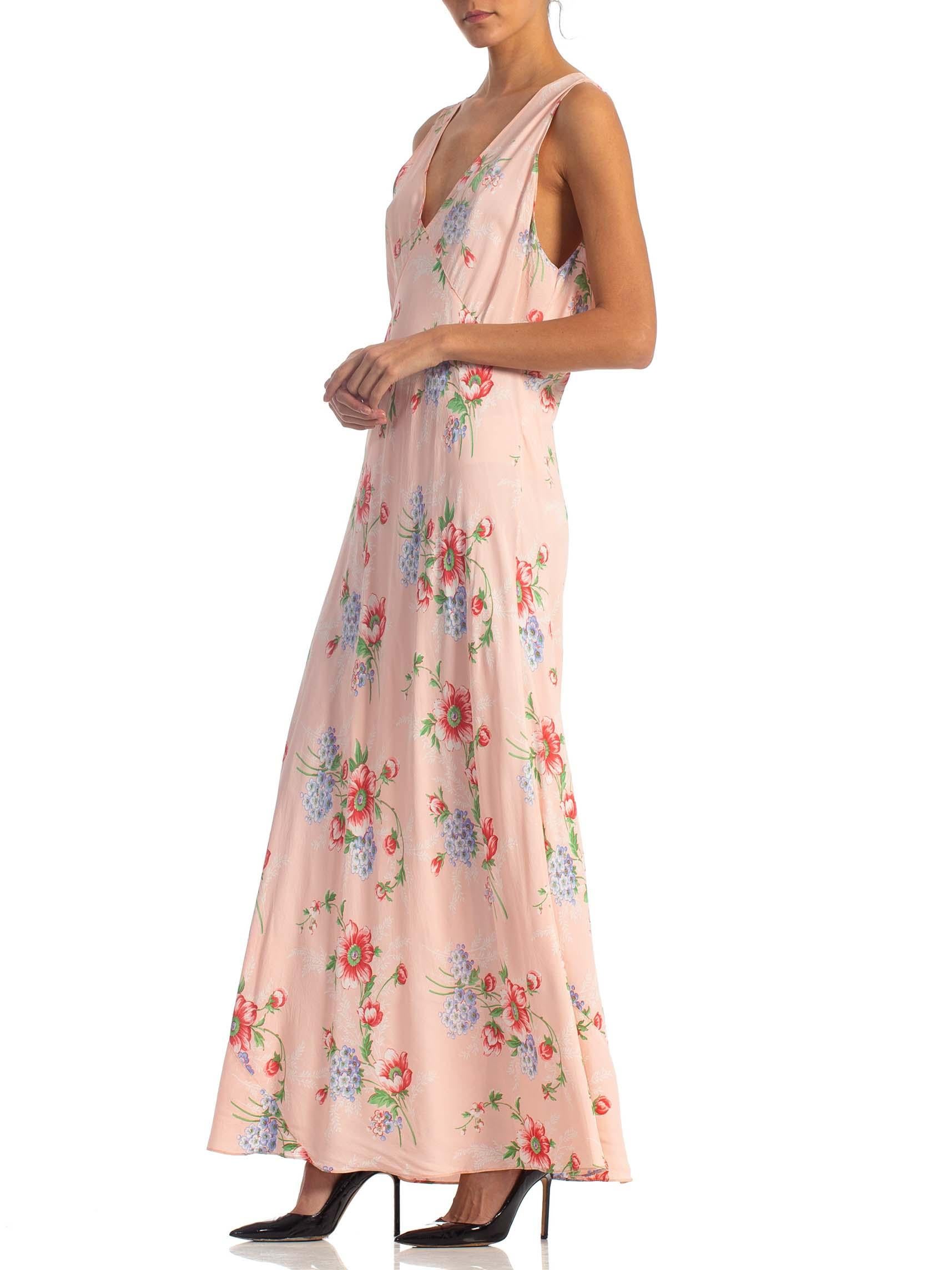 1940S Floral Bias Cut Rayon Negligee With Lace Neck Line Slip Dress XL For Sale 2