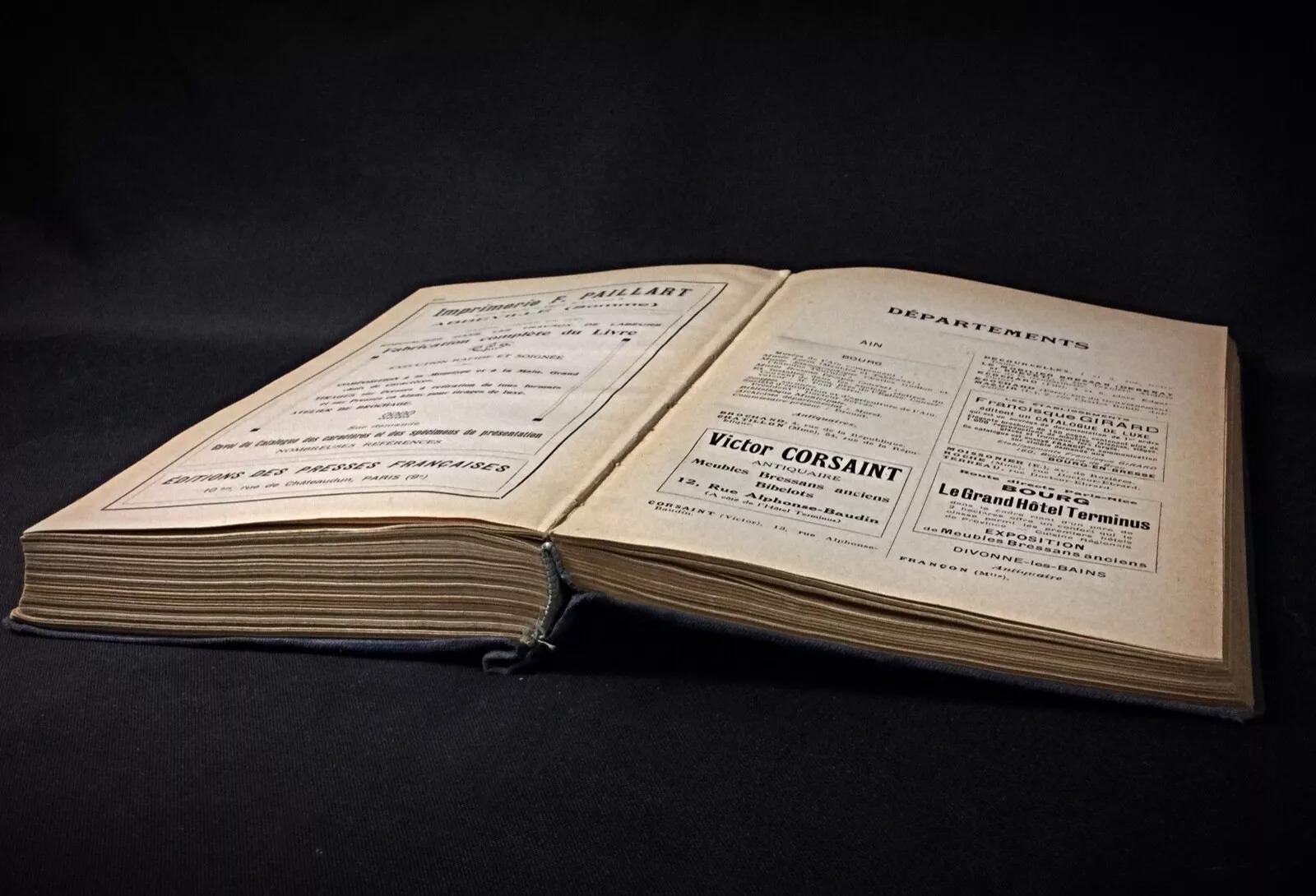 1930 Annuaire des Beaux-Arts et Bibliophilie by Adolphe Lion - 2Y281 For Sale 1
