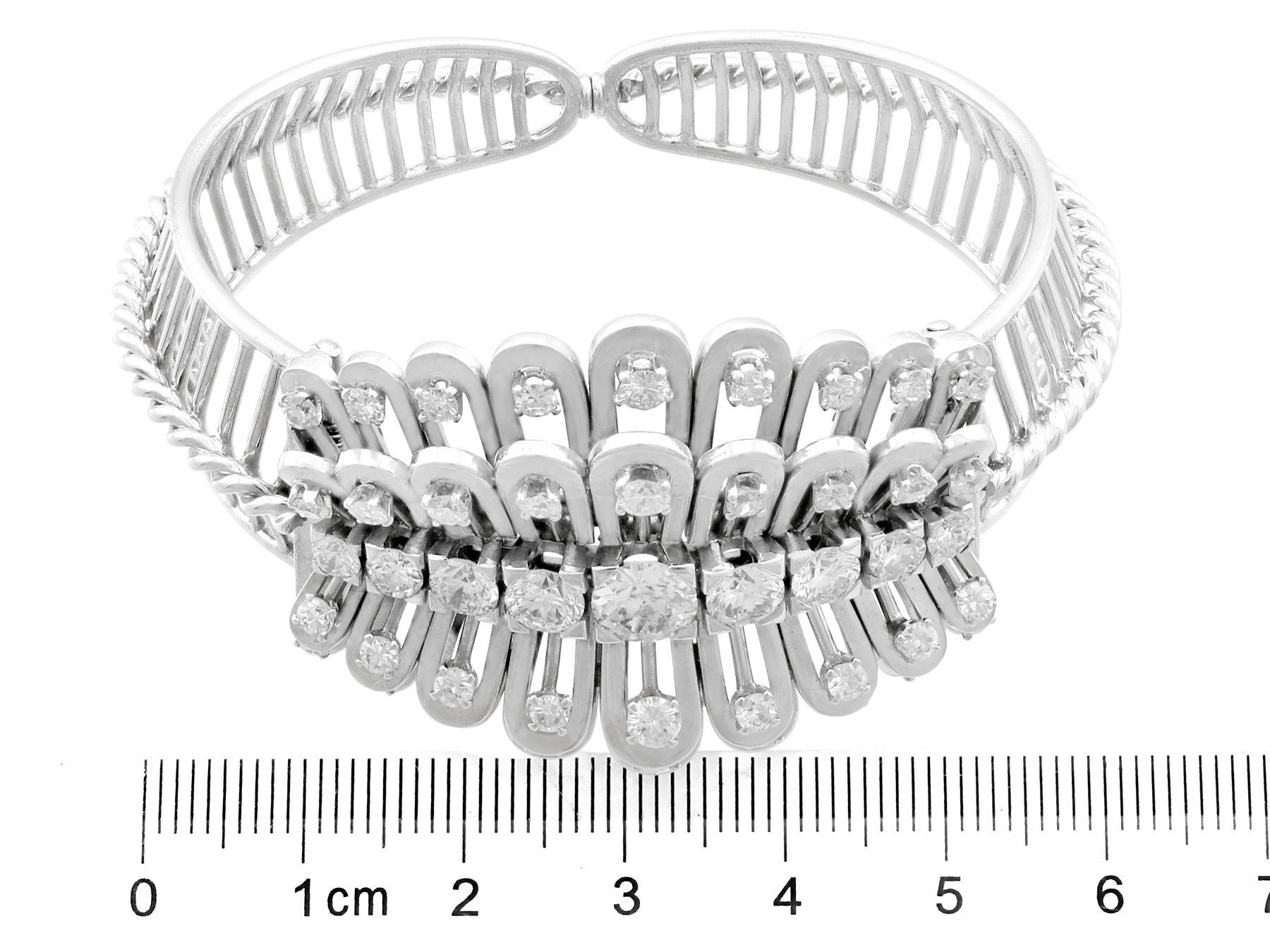 Bracelet jonc ancien en or blanc et diamants de 4,87 carats, c. 1930 Unisexe en vente