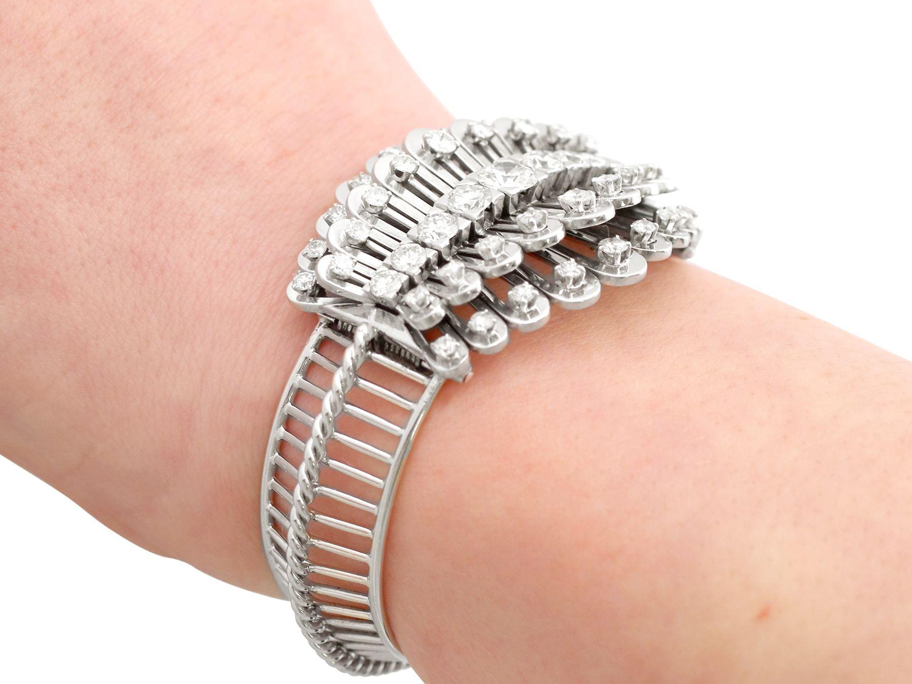 Bracelet jonc ancien en or blanc et diamants de 4,87 carats, c. 1930 en vente 2