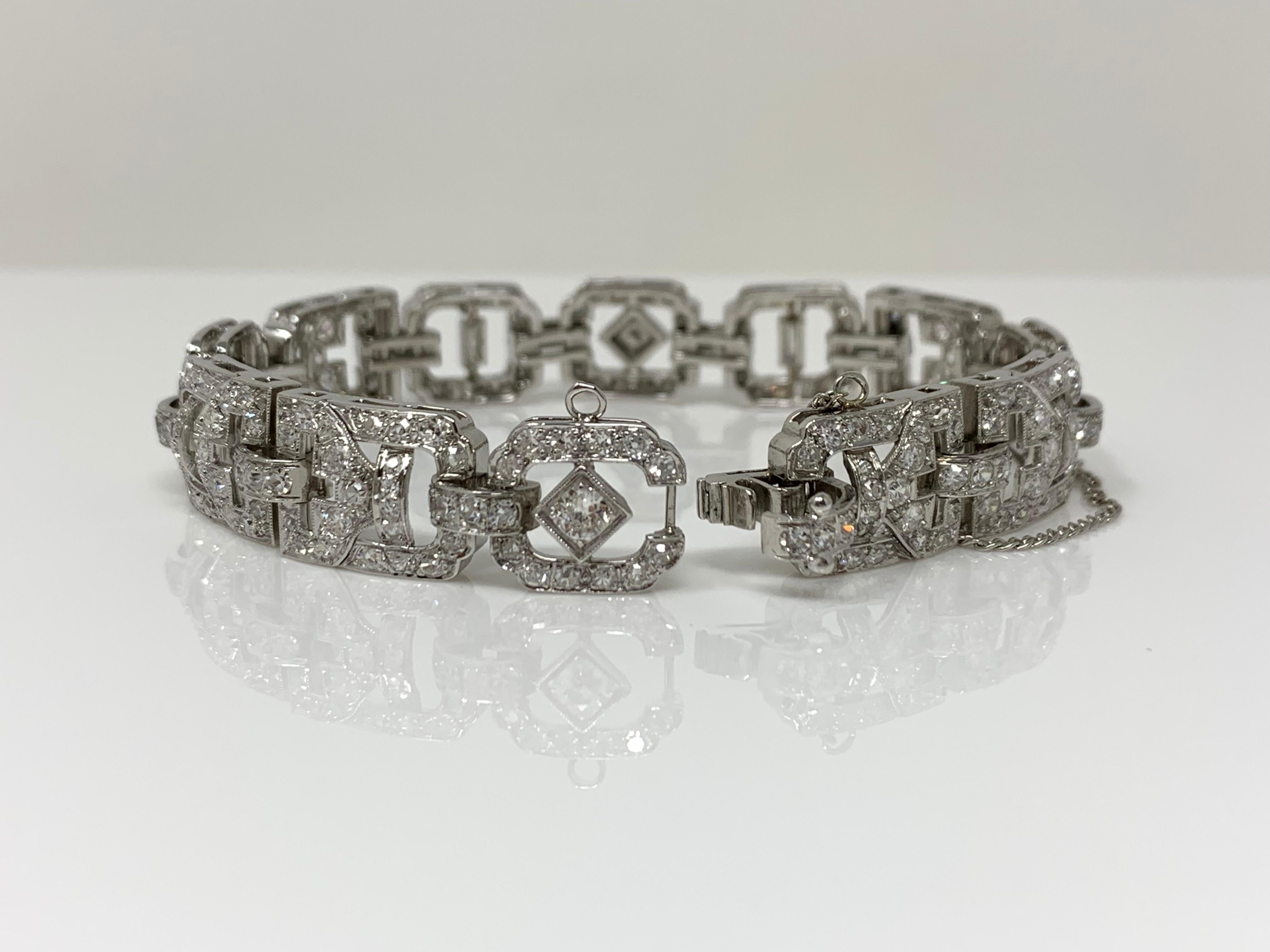 1930 Antikes 9 Karat weißes Diamantarmband aus Platin im Zustand „Hervorragend“ im Angebot in New York, NY