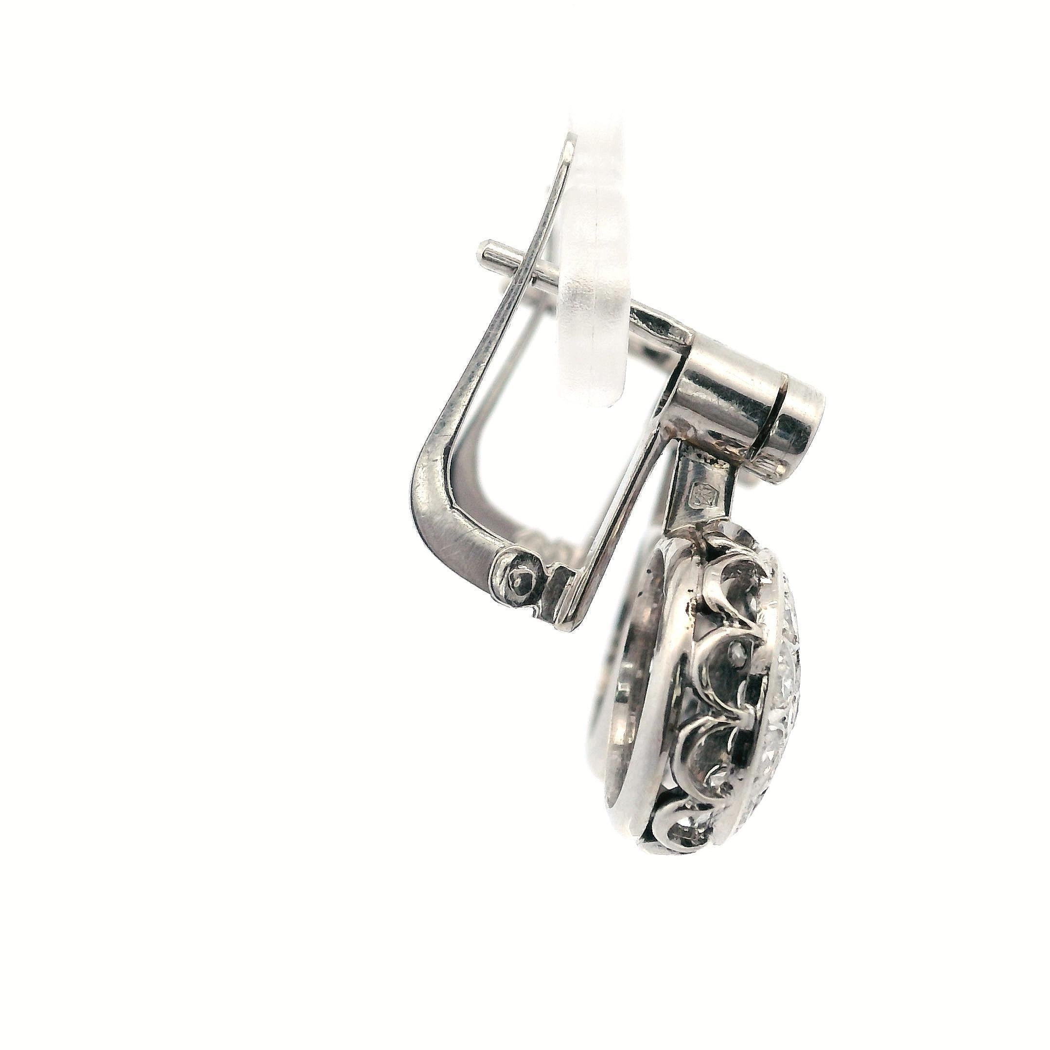 Art déco 1930 Art Deco 18kt white Gold Drop Earrings with Diamonds en vente