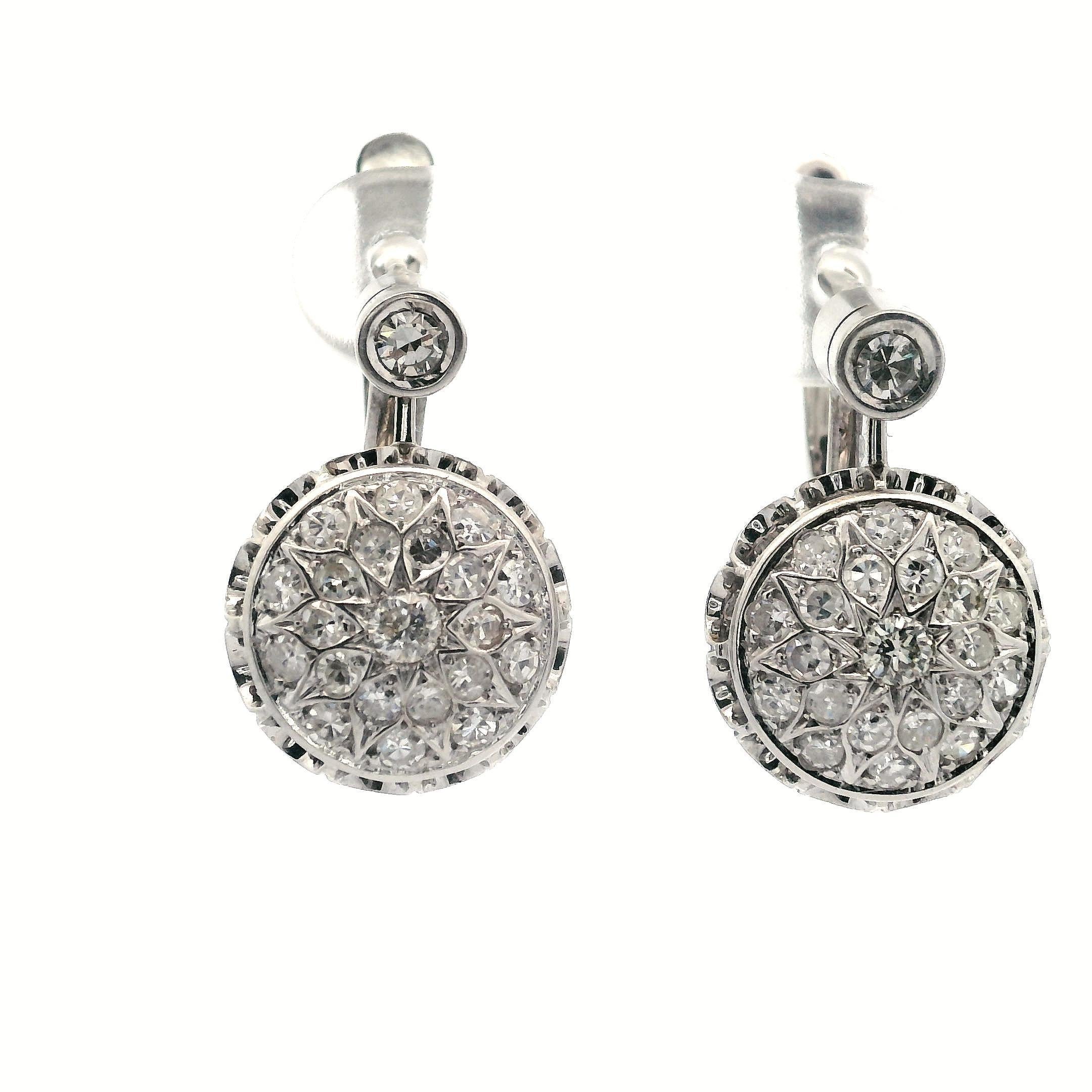 1930 Art Deco 18kt white Gold Drop Earrings with Diamonds Bon état - En vente à Aventura, FL