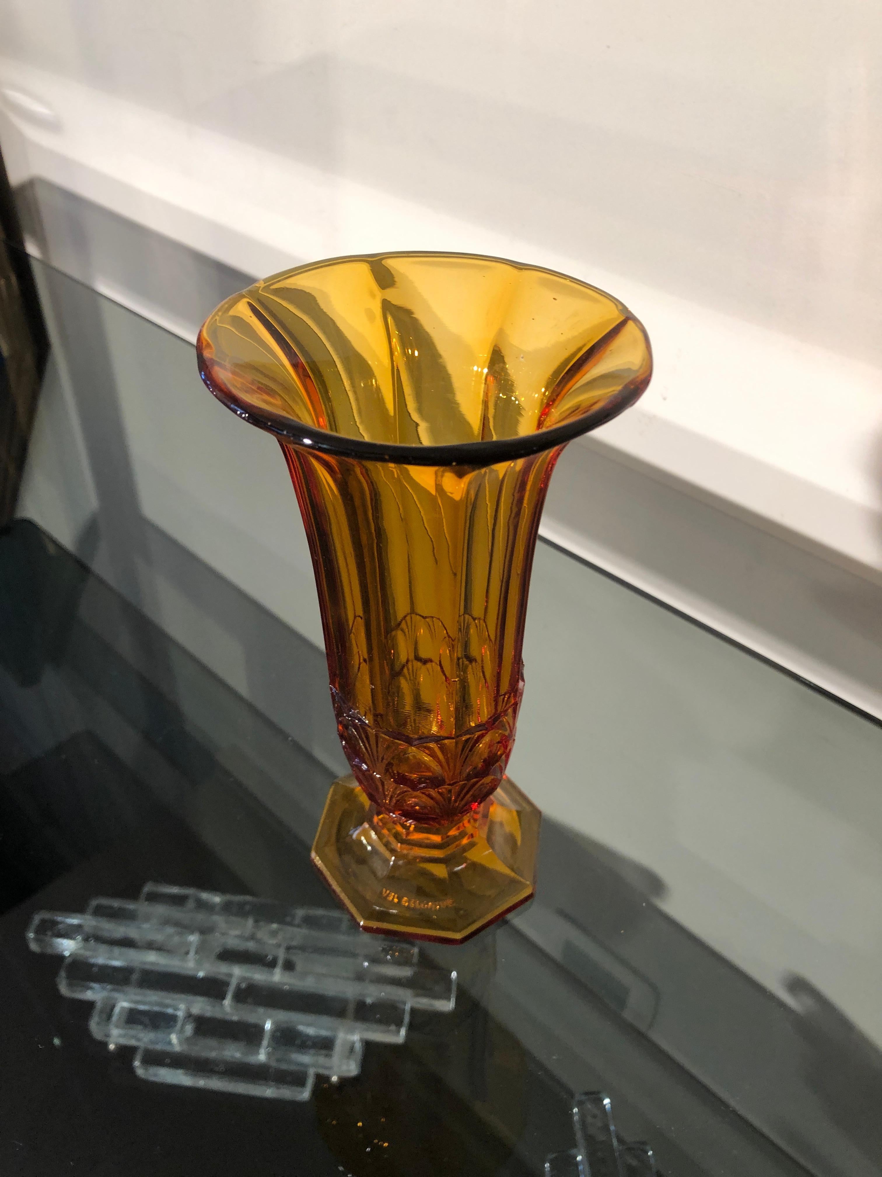 Art Deco Belgian small vase.
Size: Diameter 10.5 cm, height 20 cm.
To be used as desk accessory as well, perfect as charming Christmas gift or wedding present. Again Ideal as a centerpiece or table decoration during a cocktail party. We are able