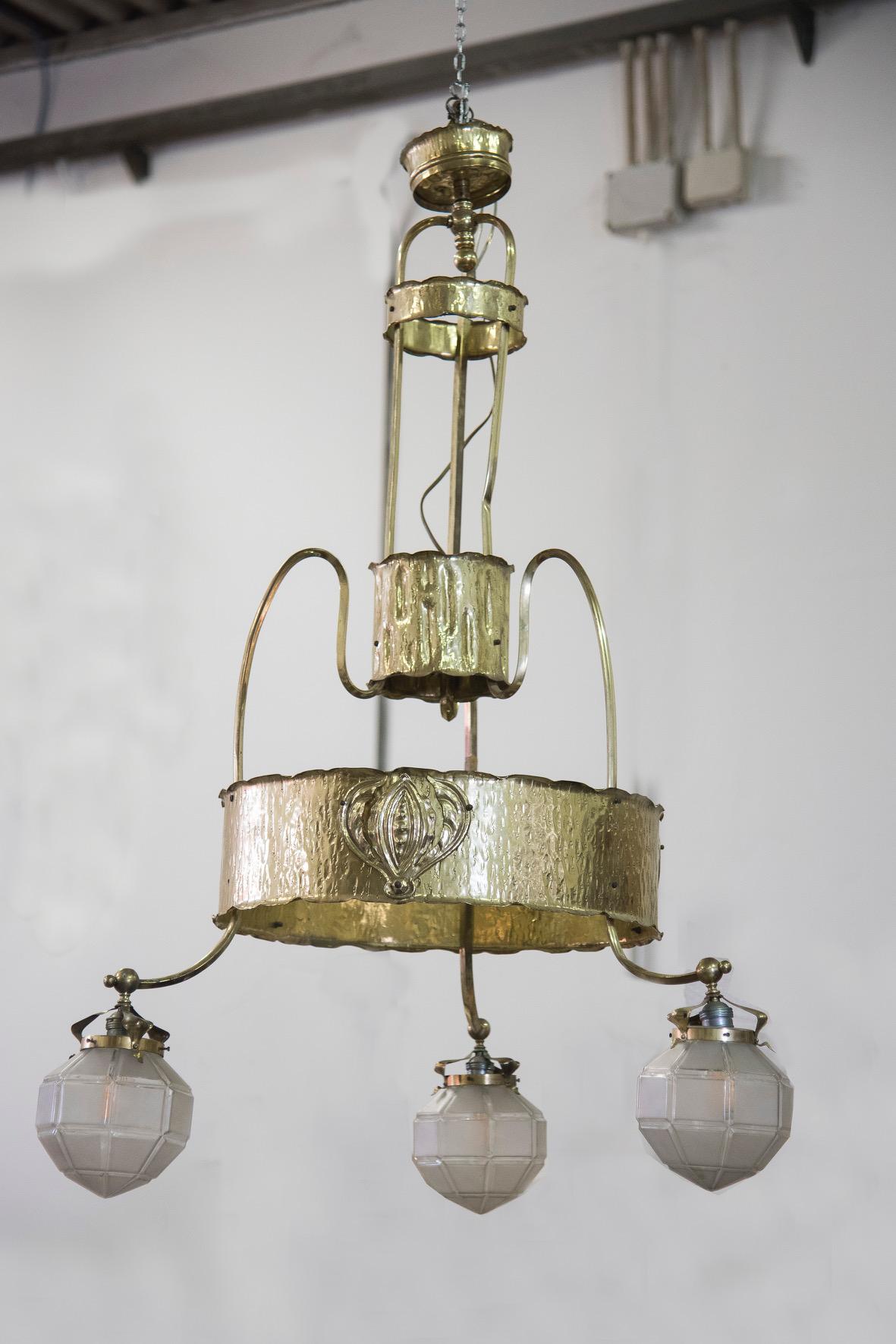 European 1930 Art Deco Brass and Glass Bowls Chandelier For Sale