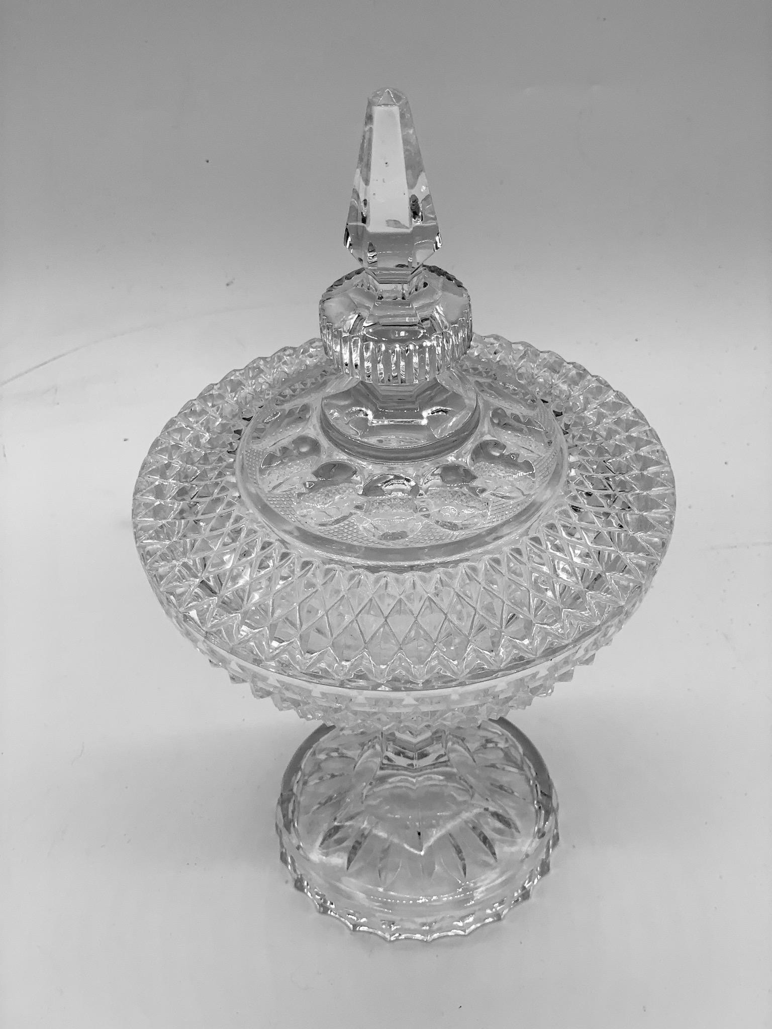 Beautiful serving stand or bowl with top lid. This cut crystal shows magnificent details and craftsmanship of the 20th century.
 