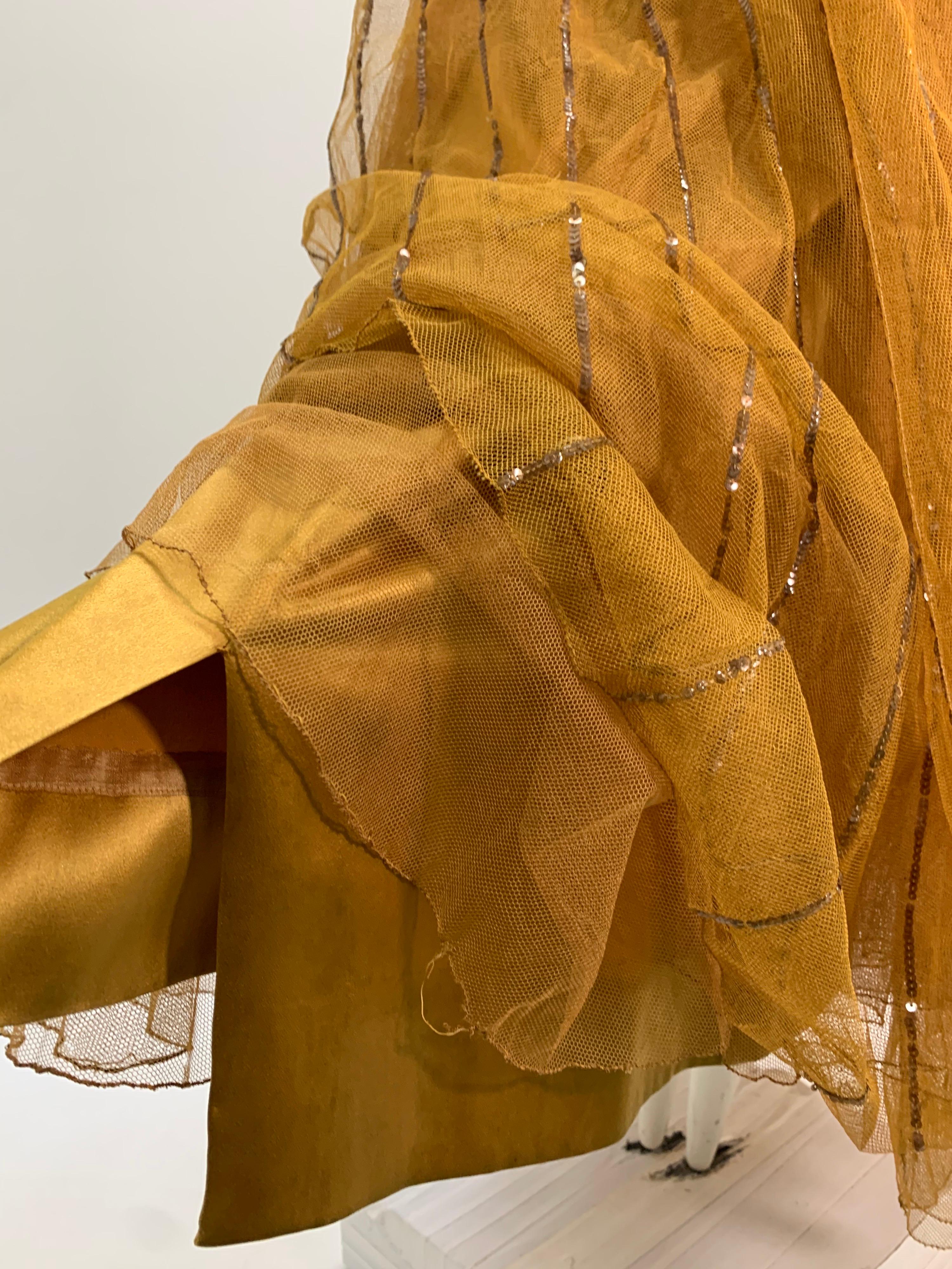 1930 Art Deco Golden Silk Net & Sequin Hollywood Starlet Gown For Sale 3
