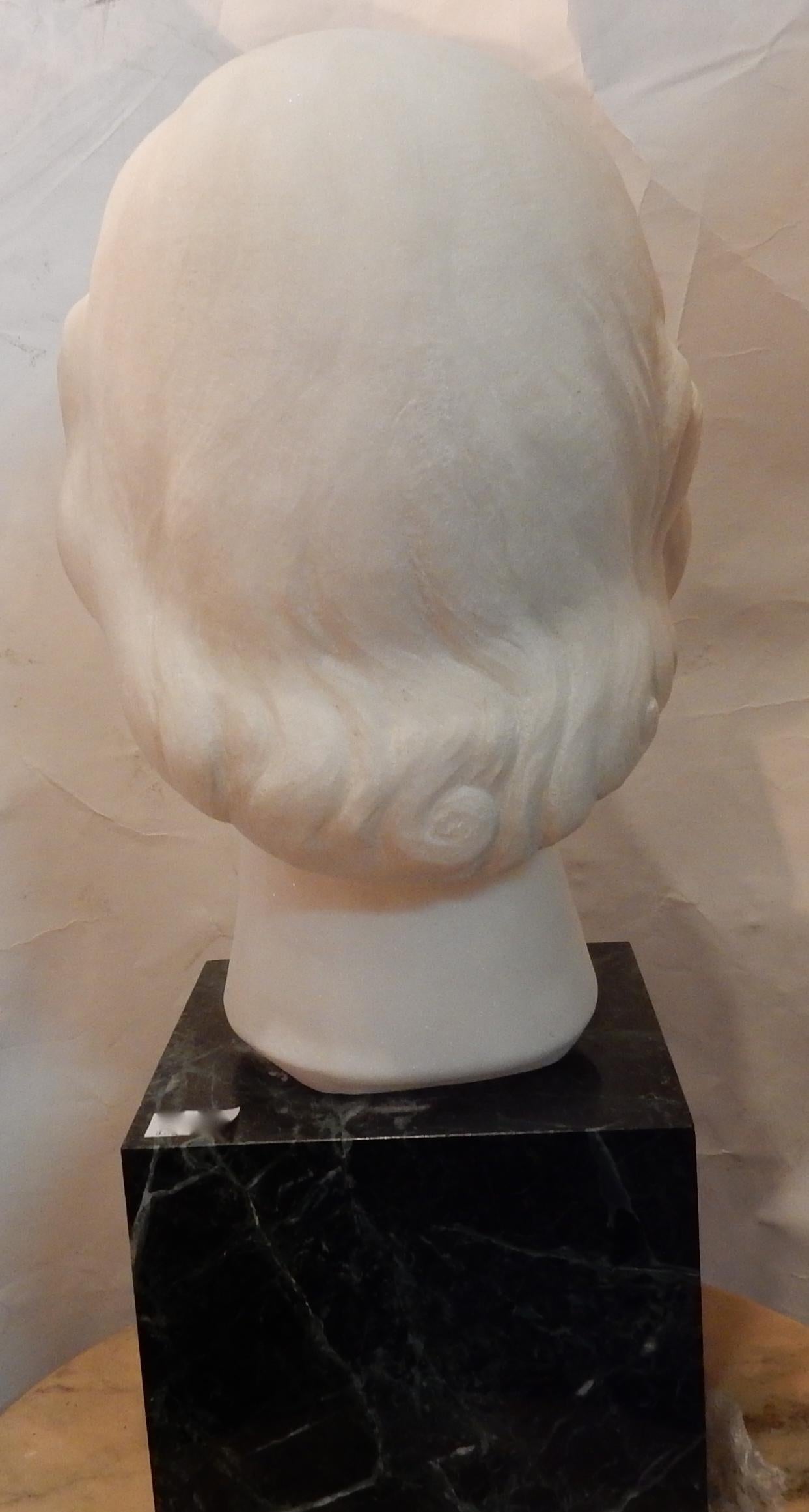 1930 Art Deco Head of Woman in White Marble Carrara Signed by M. Di Domenico For Sale 1