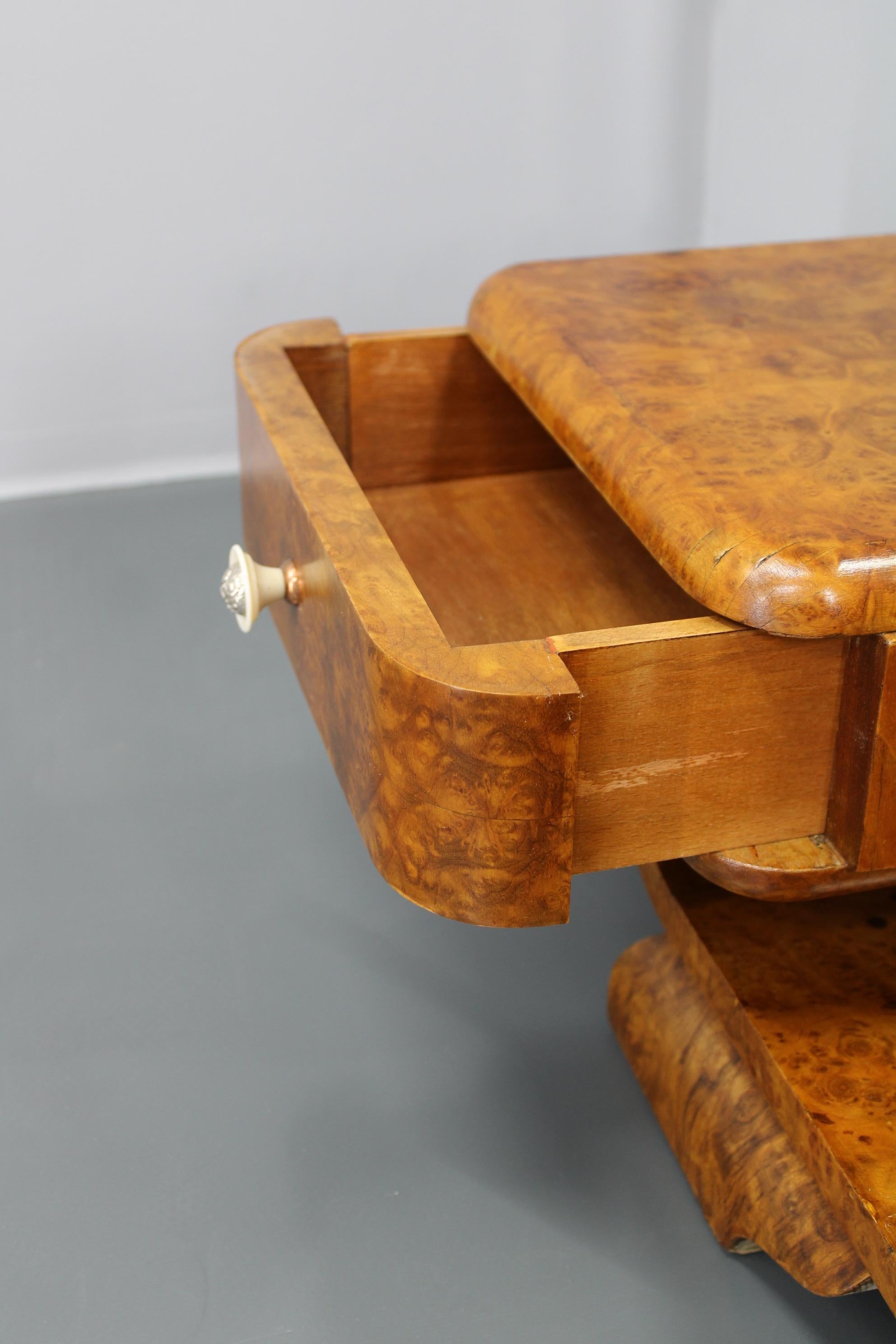 Armario de maquillaje Art Déco de 1930 en acabado nogal, restaurado 3