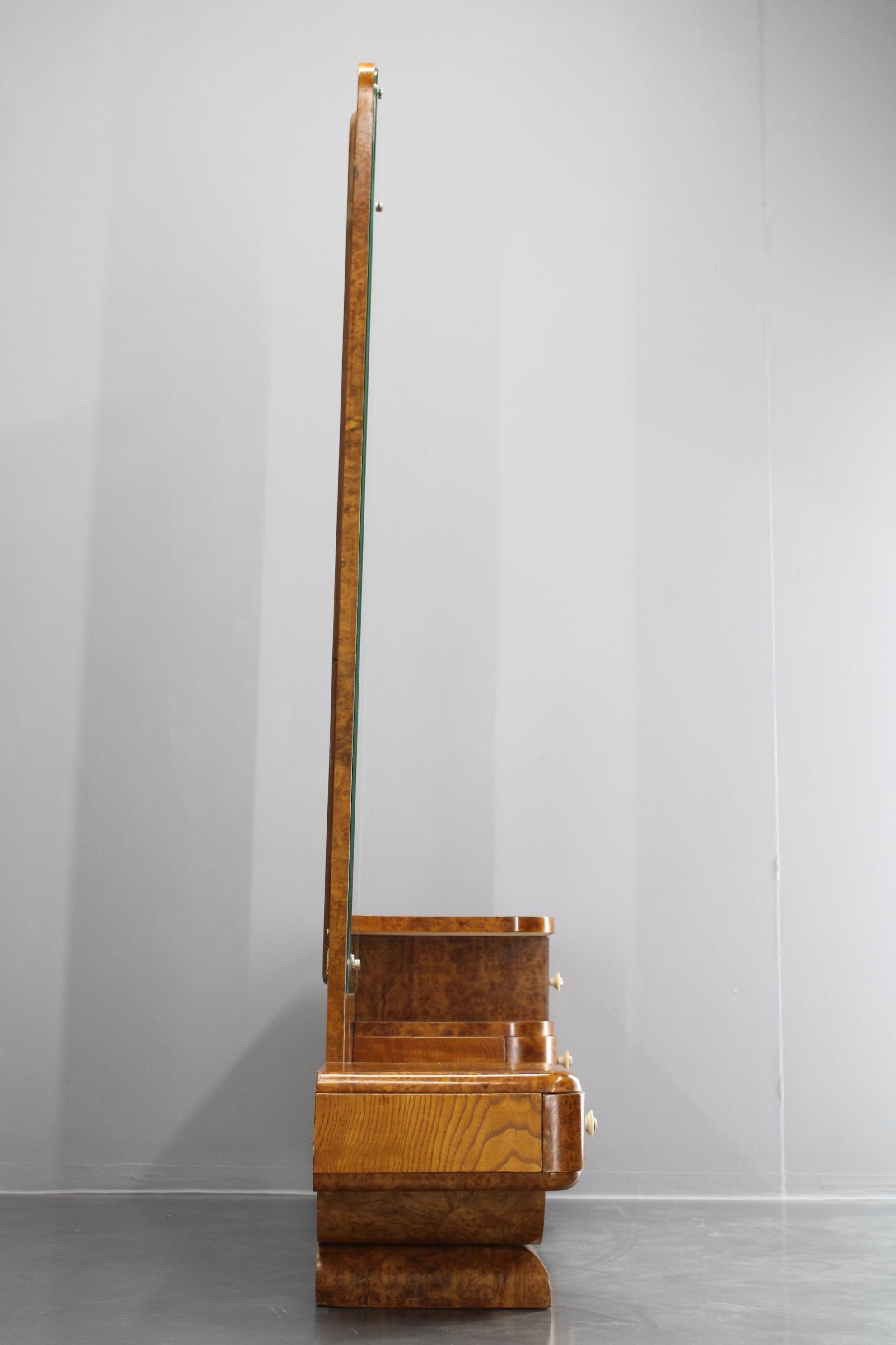 Armario de maquillaje Art Déco de 1930 en acabado nogal, restaurado 7