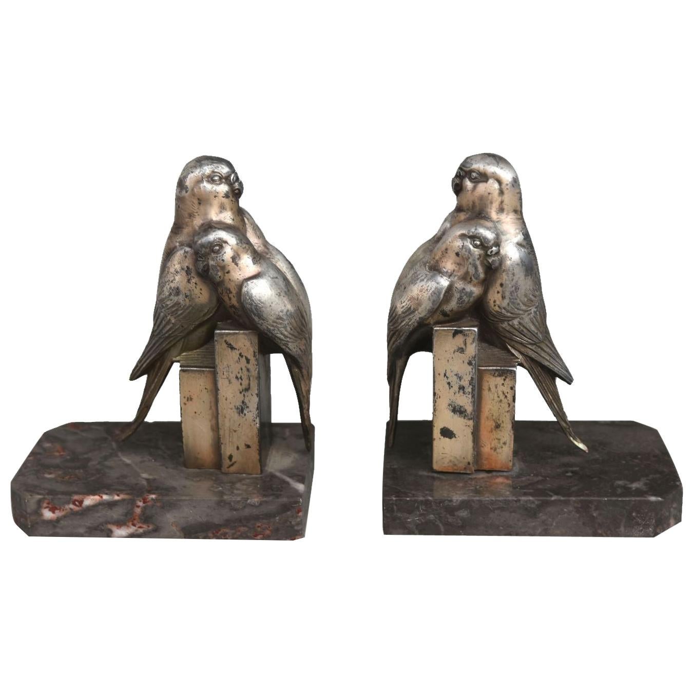 1930 Art Deco Pair of Bookend Representing Parakeets For Sale