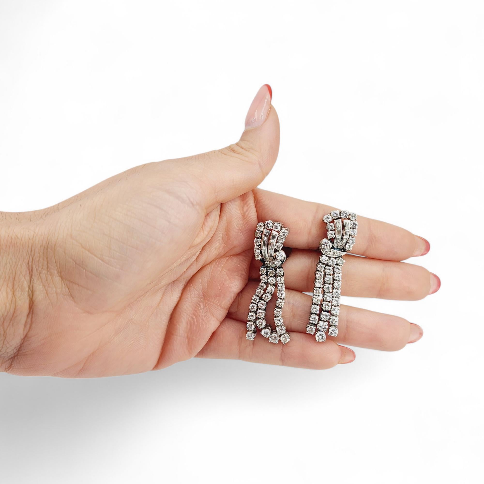 Pendientes de clip de platino Art Déco de 1930 con 7,05 quilates de diamantes en venta 1