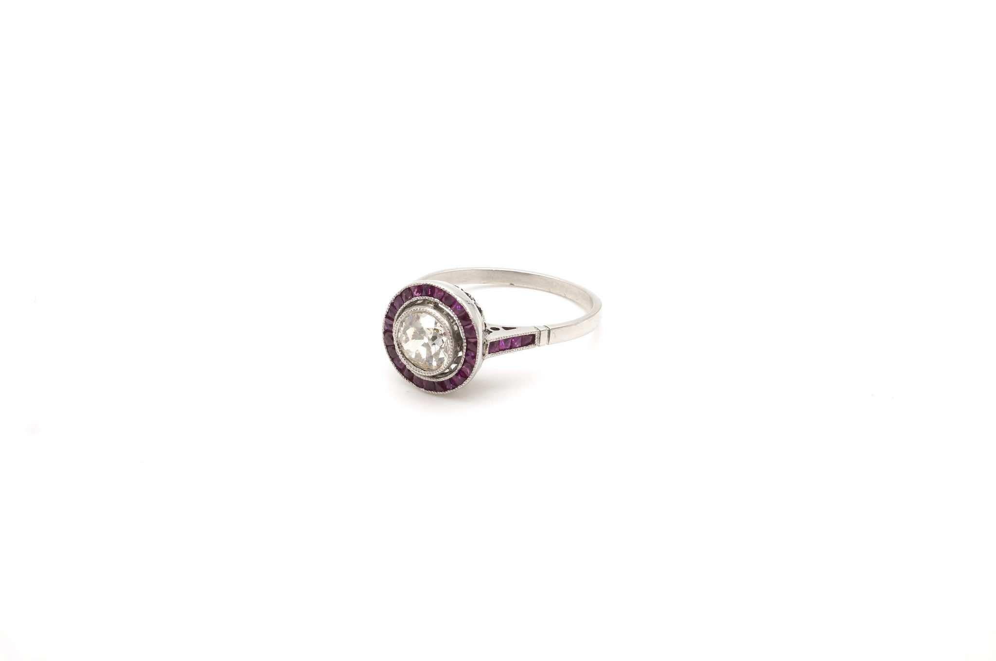 Old European Cut 1930 art déco ring with diamond and rubies in platinum For Sale