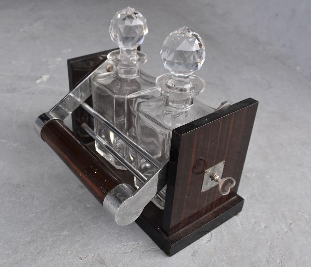 présentoir de style Art Déco 1930 avec 2 carafes à whisky en cristal Bon état - En vente à Marseille, FR
