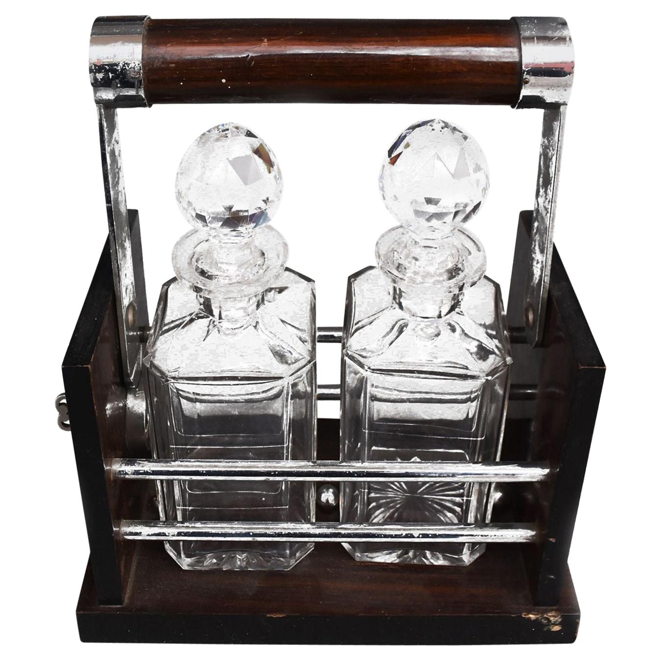 présentoir de style Art Déco 1930 avec 2 carafes à whisky en cristal en vente