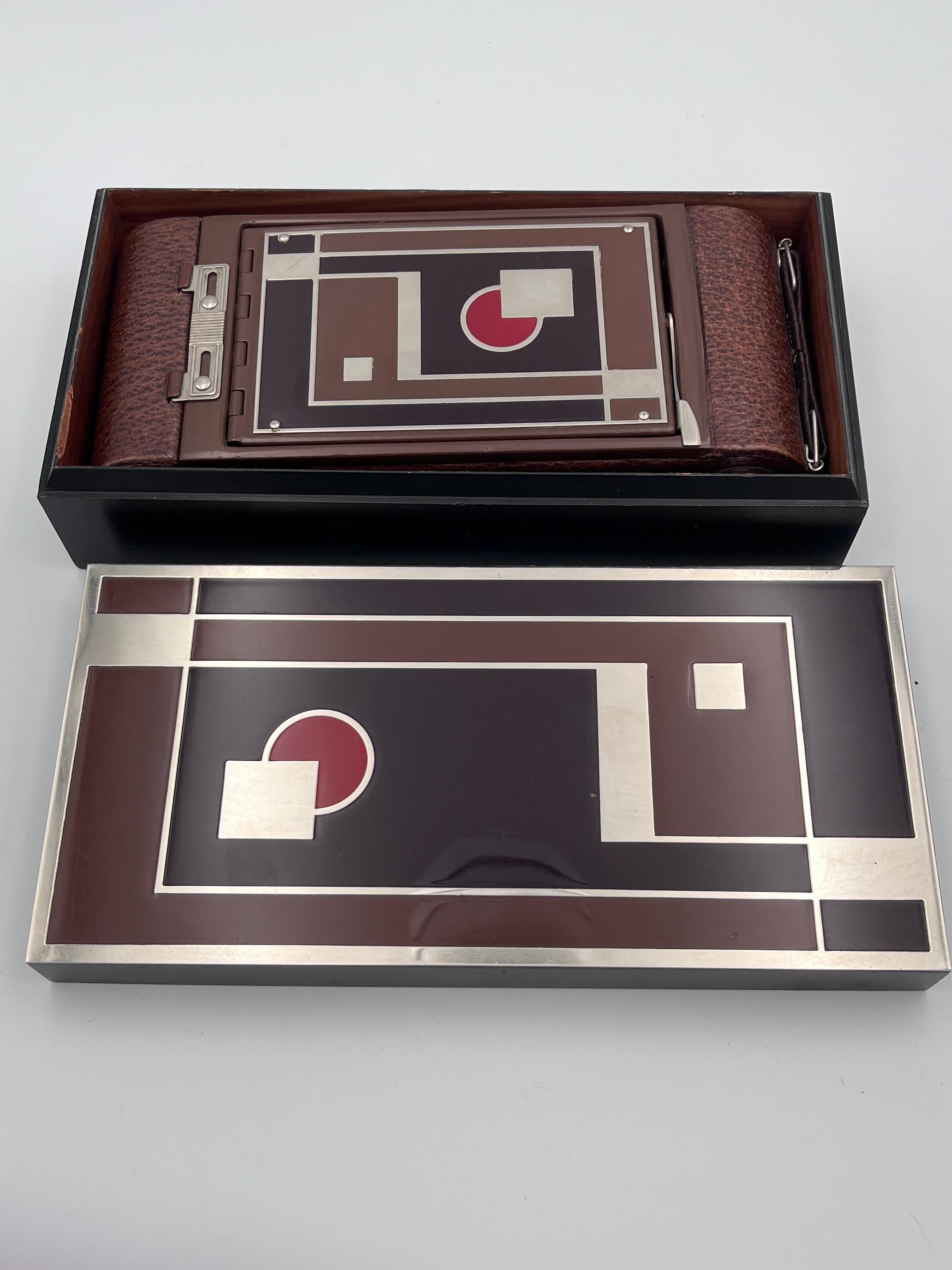 1930 Art Deco Walter Dorwin Teague Kodak 1A Gift Camera in Original Box and Case For Sale 10