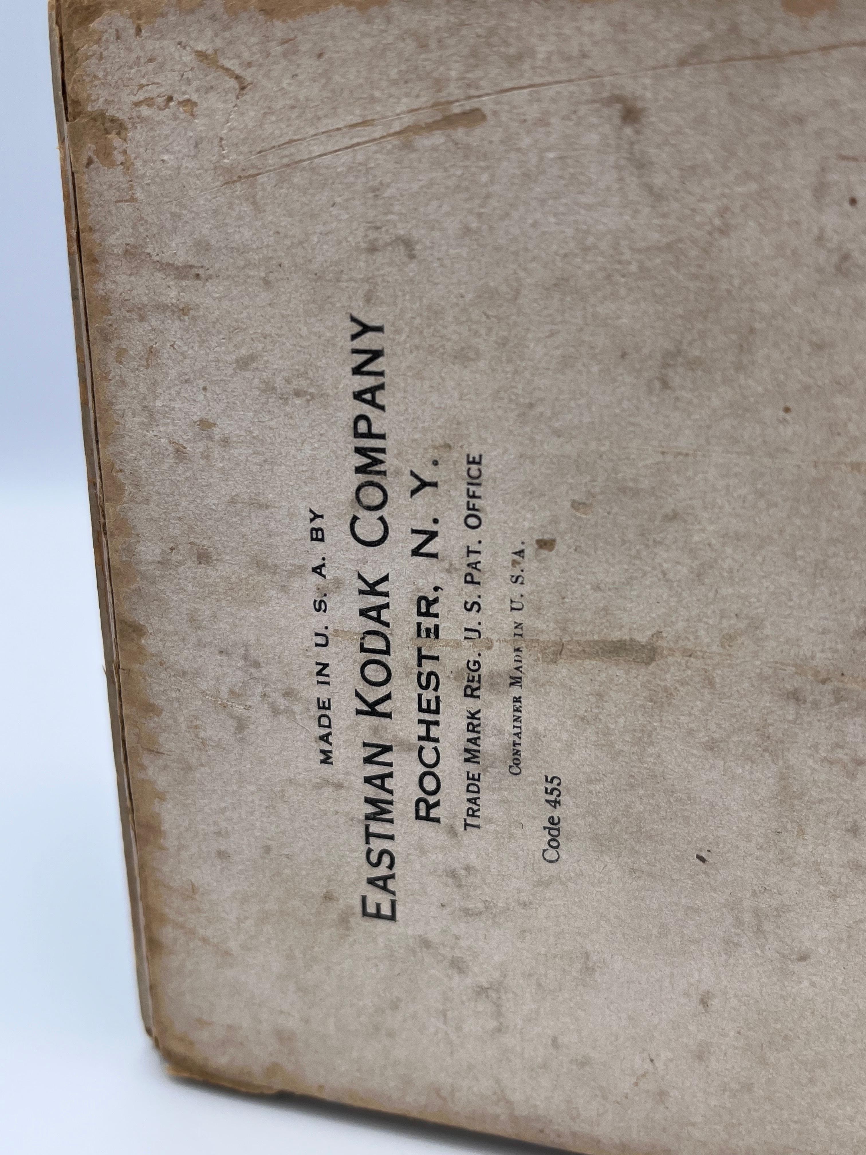 1930 Art Deco Walter Dorwin Teague Kodak 1A Gift Camera in Original Box and Case For Sale 1