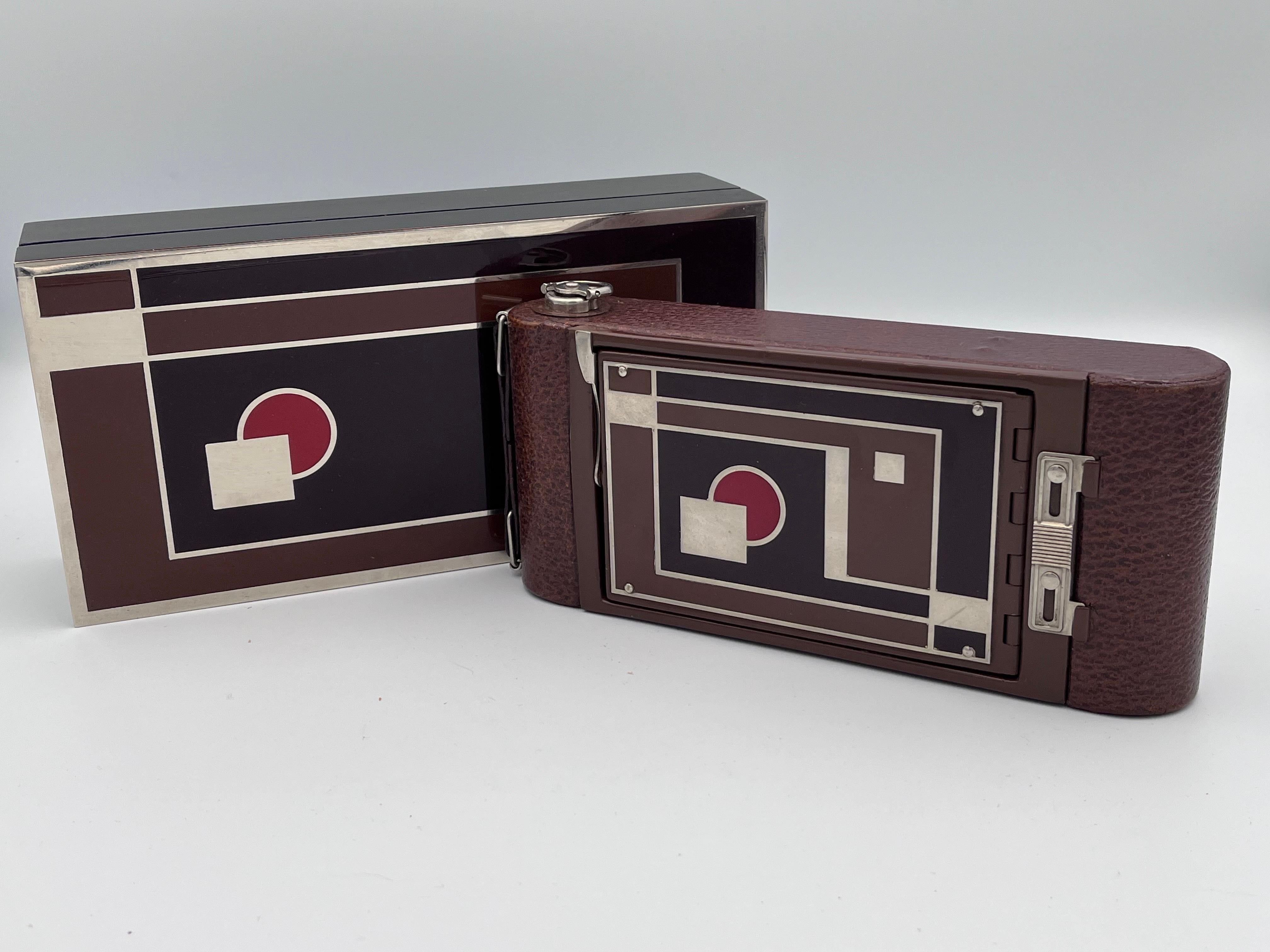 1930 Art Deco Walter Dorwin Teague Kodak 1A Gift Camera in Original Box and Case For Sale 3