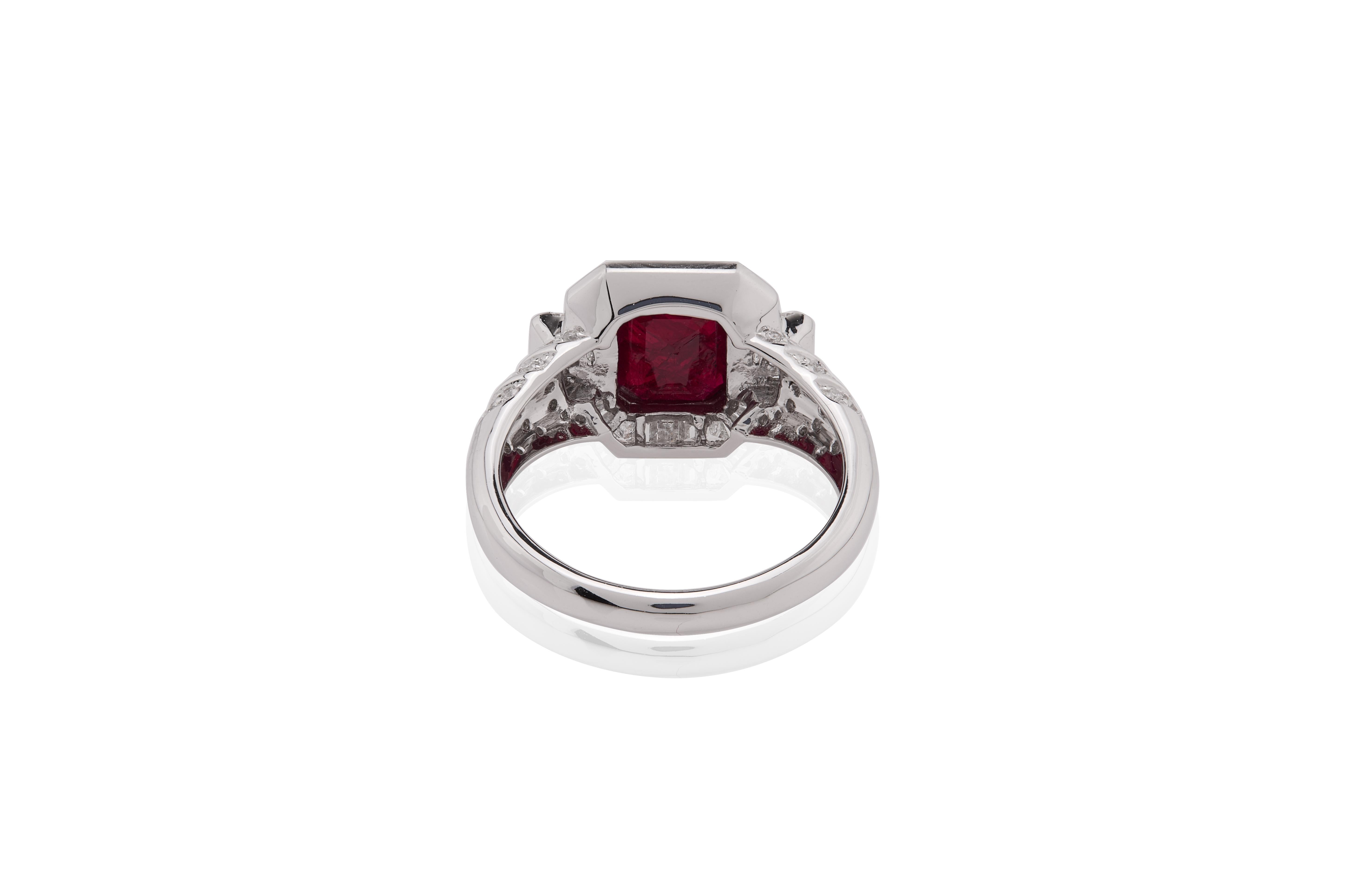 Women's or Men's 1.930 Carat Ruby with Diamond cut and baguette diamond Ring in 18 Karat Gold For Sale