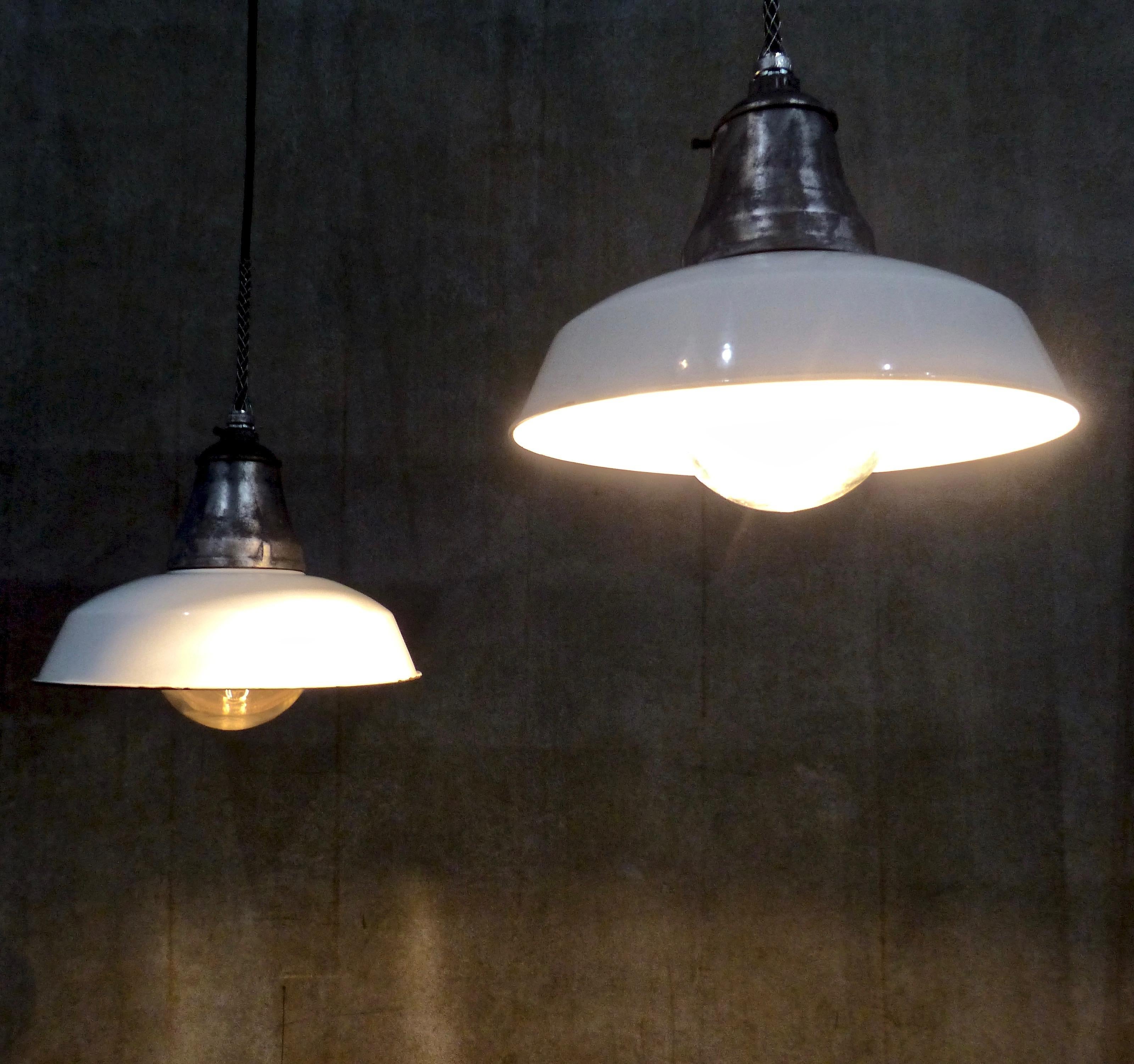 1930 Cast Aluminium Industrial Factory Pendant Lights Set of Four In Good Condition In Surrey, BC