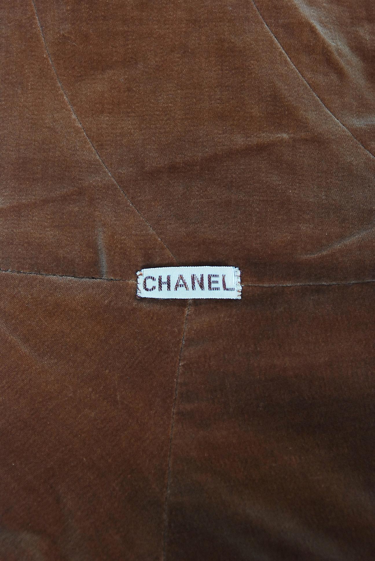 Vintage 1930 Chanel Haute Couture Documented Velvet Scarf-Neck Sculpted Cape  For Sale 3