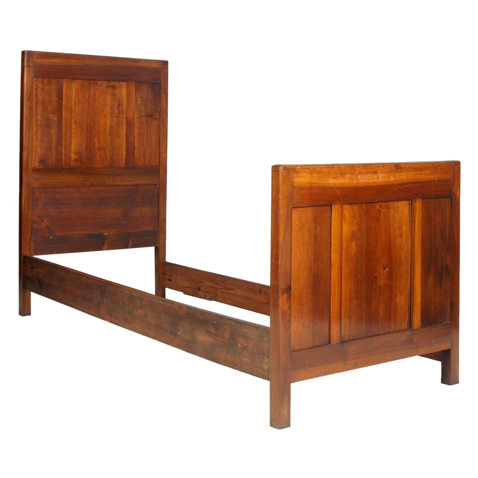 1930 Country Twin Beds in Solid Cherry Wood, Art Deco Period, Wax Polished In Good Condition In Vigonza, Padua