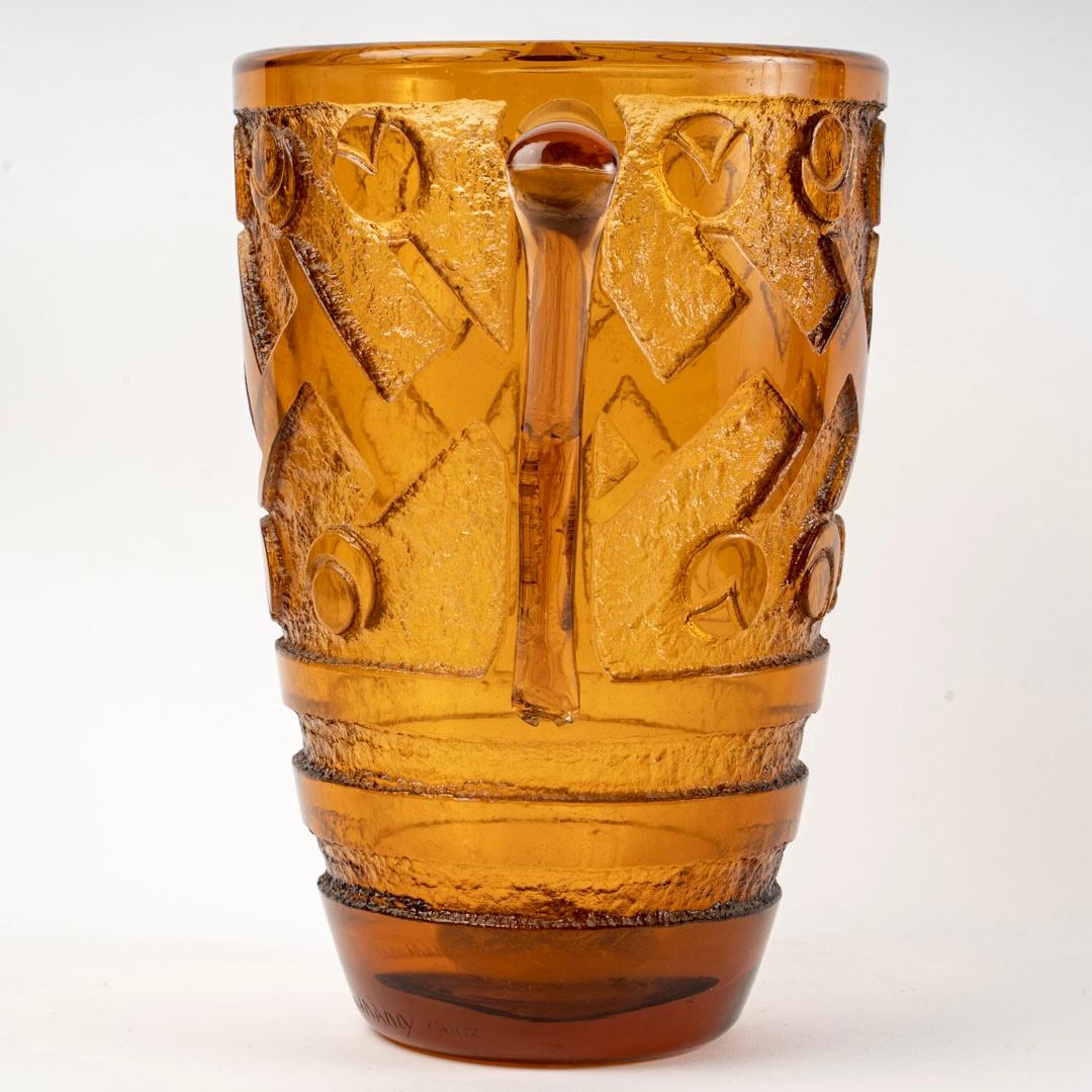 1930 Daum Nancy - Vase Geometric Art Deco Handled Vase Orange Acid Etched In Good Condition For Sale In Boulogne Billancourt, FR