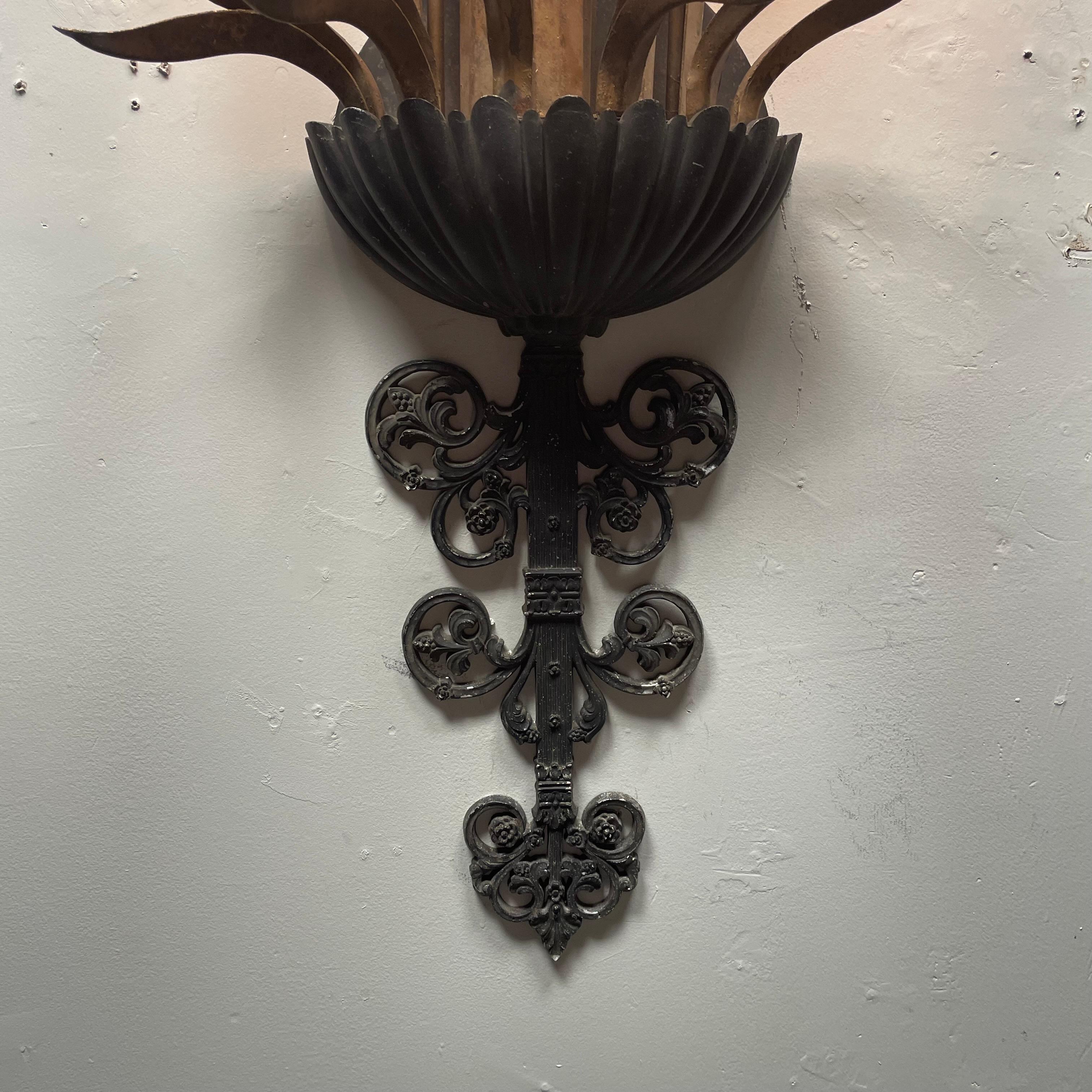 Aplique decorativo de teatro 1930 de Syroco inc. Art Nouveau en venta