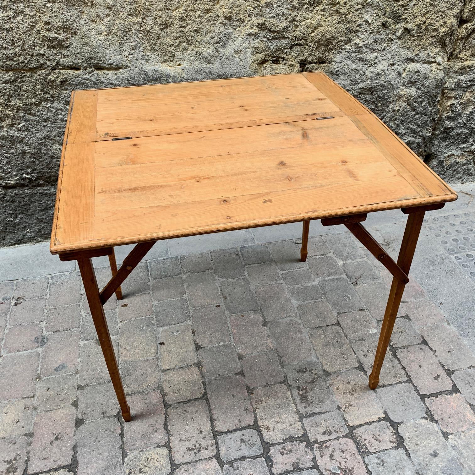 1930 Folding Game Table by H.J.Linton Paris In Good Condition In Madrid, ES