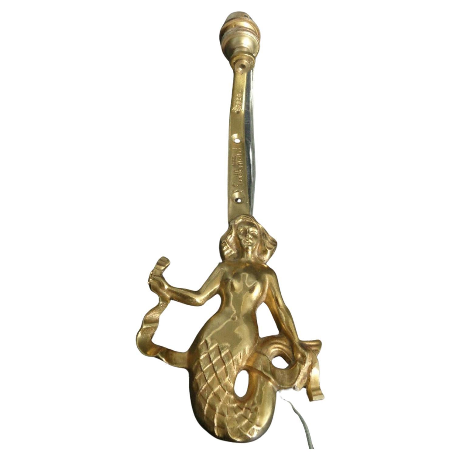 Applique Art déco française de 1930 en bronze doré représentant une sirène, signée  "Guimard