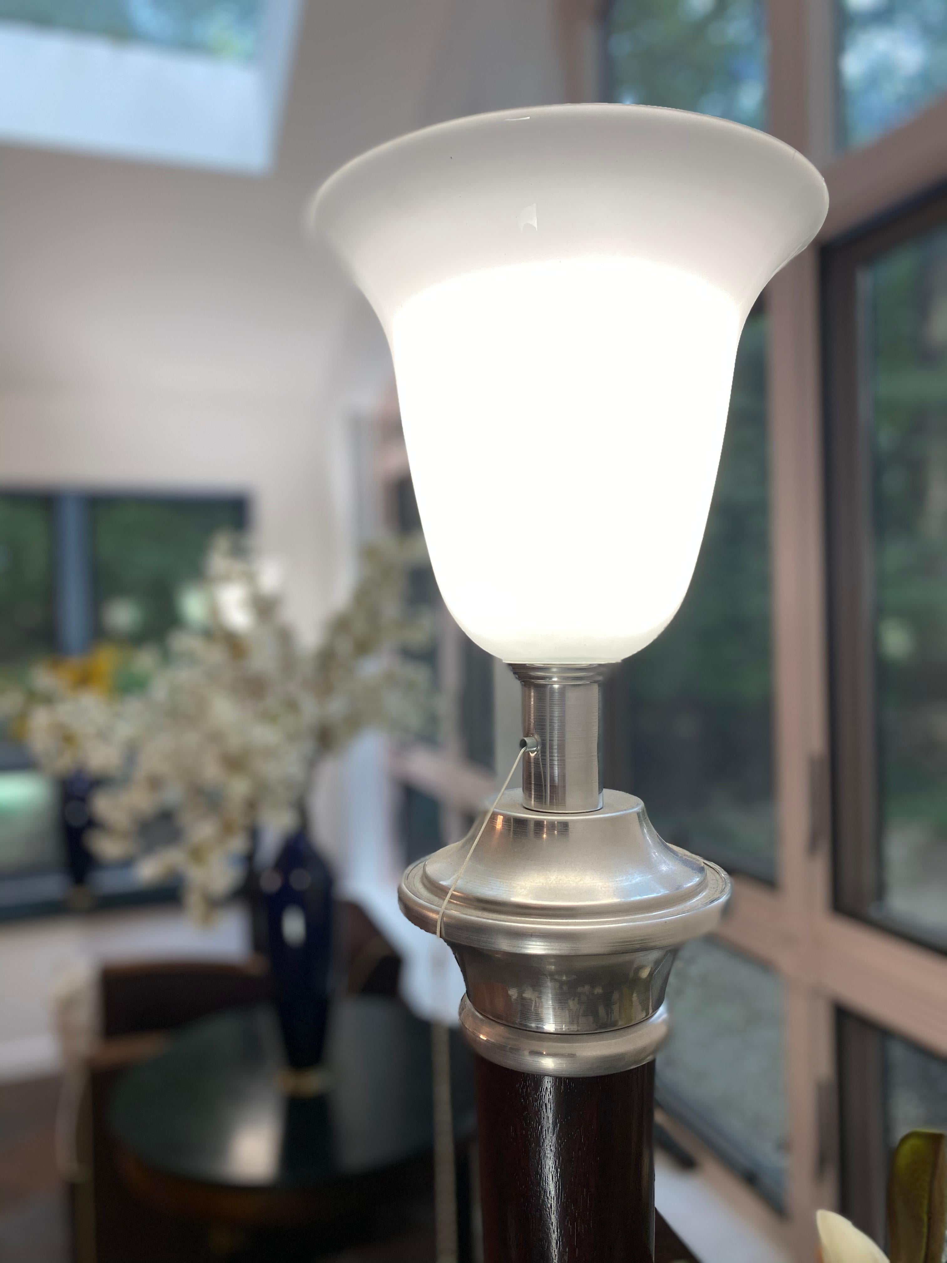 Français Lampadaires Mazda Art Déco français de 1930, abat-jour opalin, ensemble de 6 torchères en vente