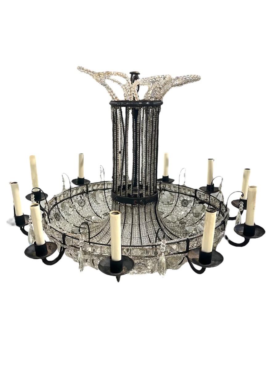 Lampadario di cristallo con perline di Bague francese degli anni '30 circa con 11 luci 