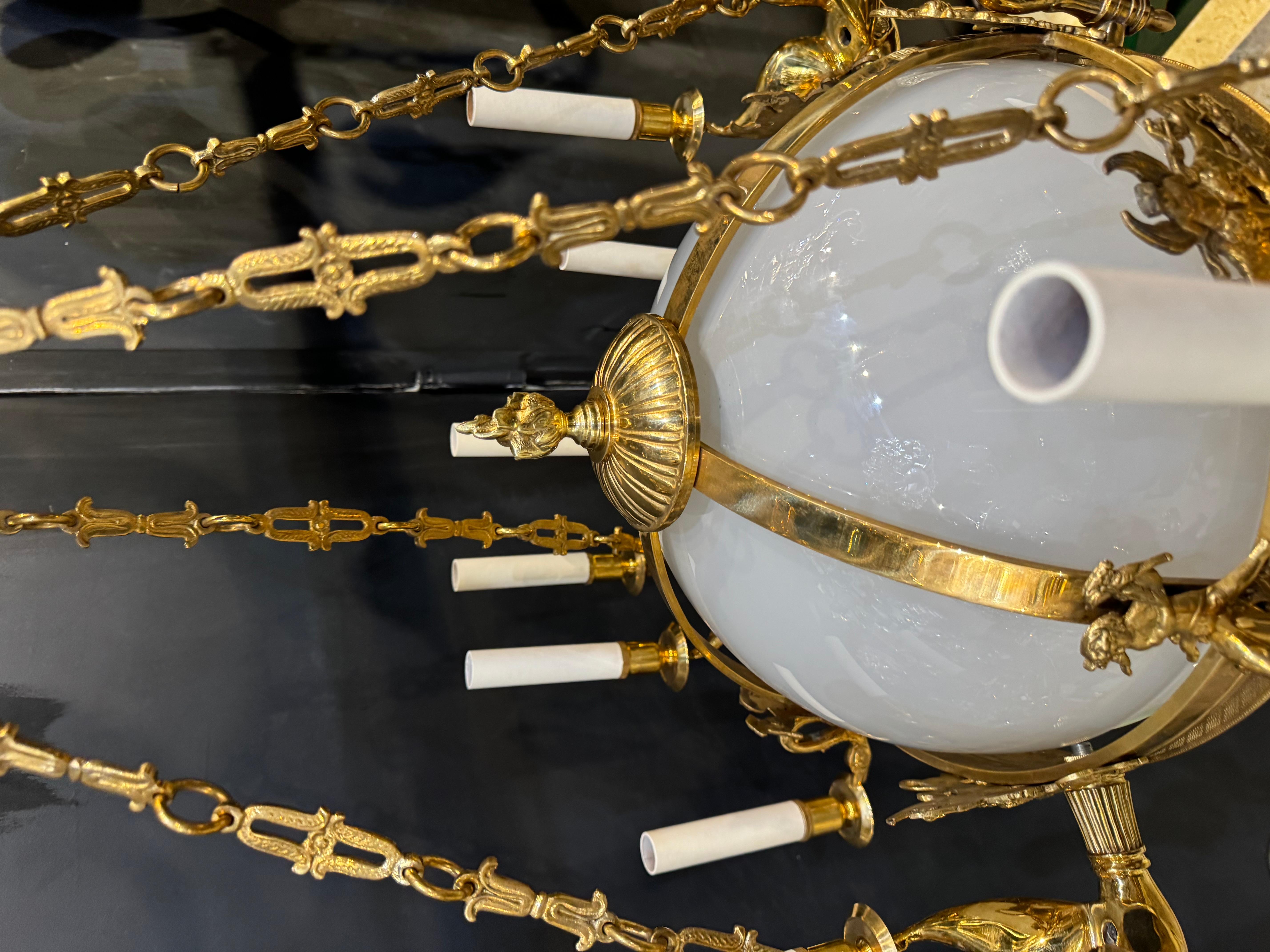 Lampadario French Empire con vetro opalino 16 luci in vendita 4