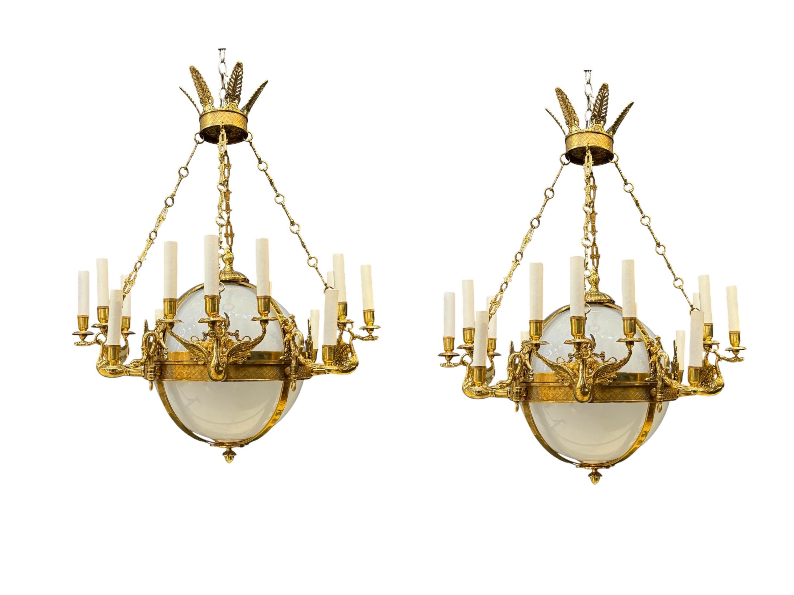 Bronzo Lampadario French Empire con vetro opalino 16 luci in vendita