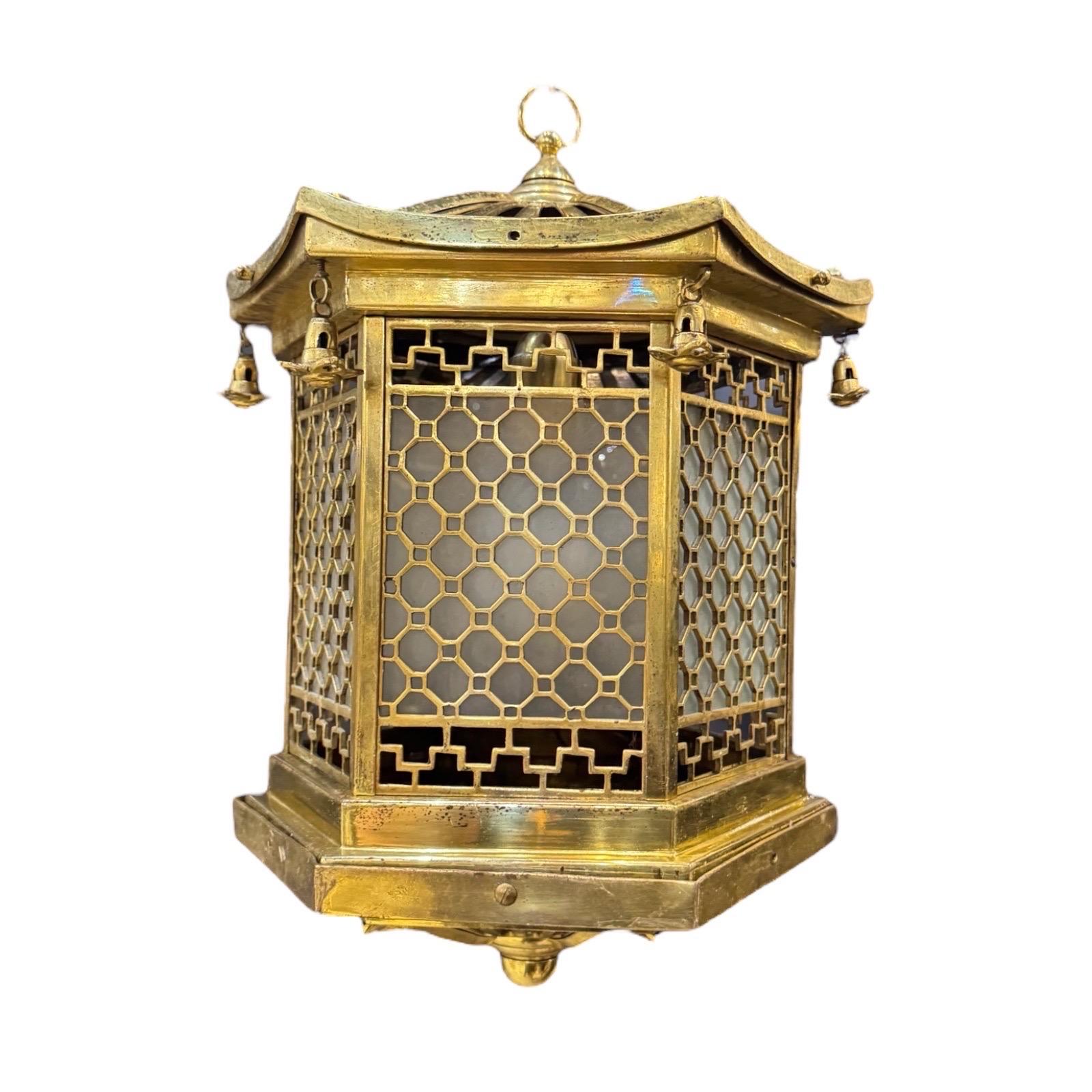 Lanterna francese a pagoda in bronzo del 1930