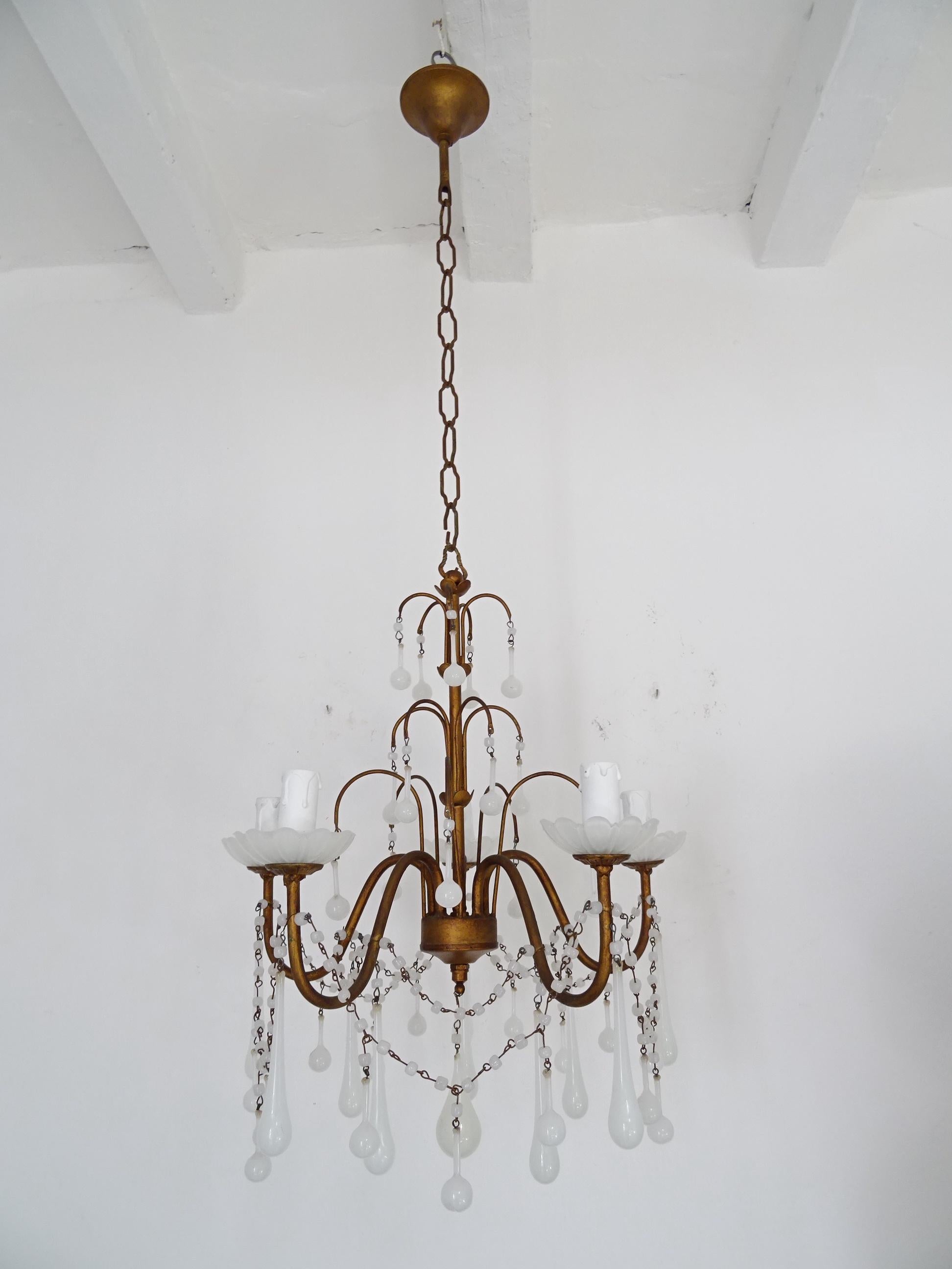 1930 French White Opaline Bobeches, Beads and Drops Chandelier In Good Condition For Sale In Modena (MO), Modena (Mo)
