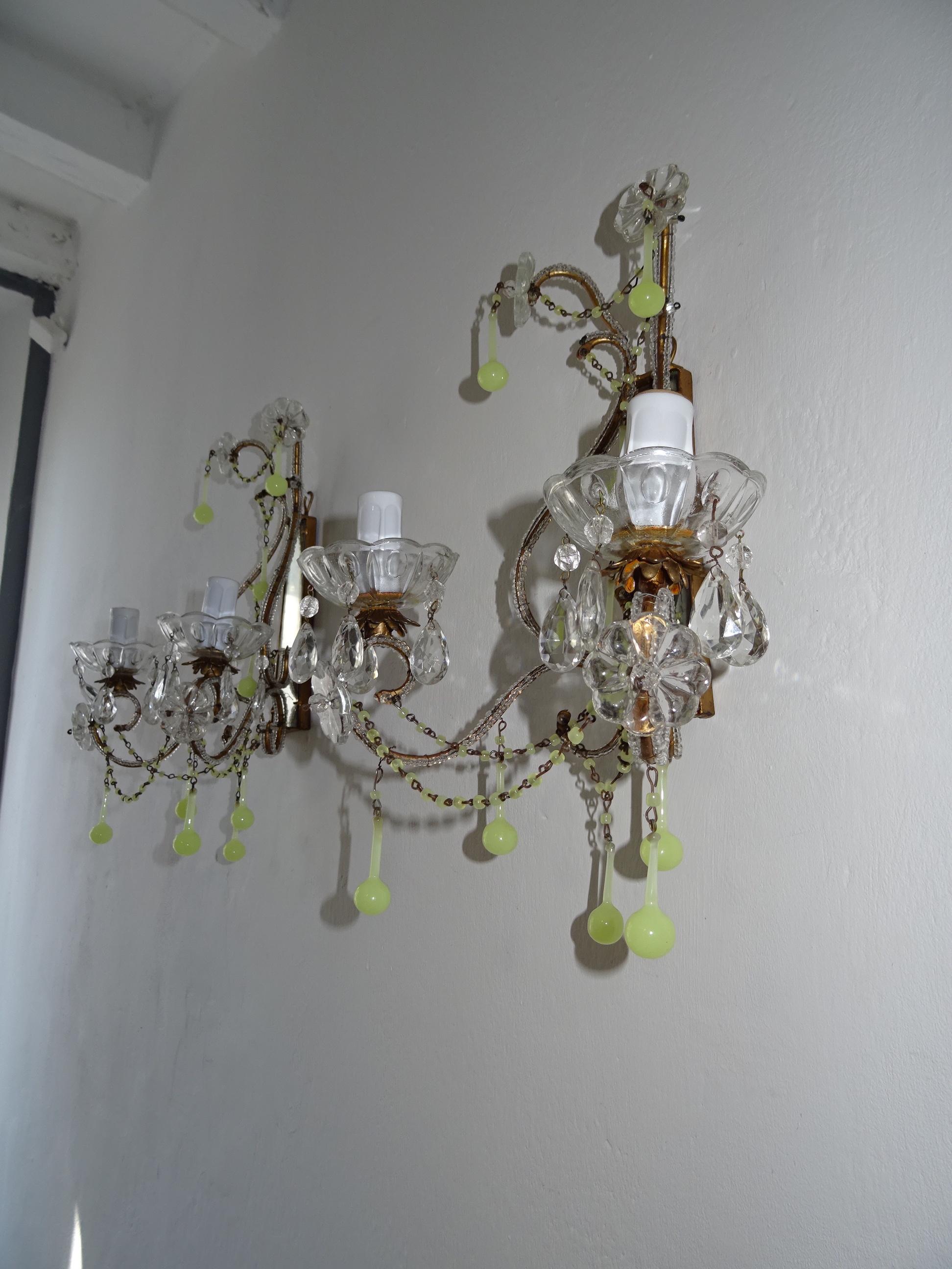 1930 French Yellow Opaline Drops Beaded Murano Mirrors Beaded Swags Sconces In Good Condition For Sale In Firenze, Toscana