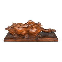 1930 Oies se battant pour une grenouille par H. Petrilly Sculpture en bois Art Déco