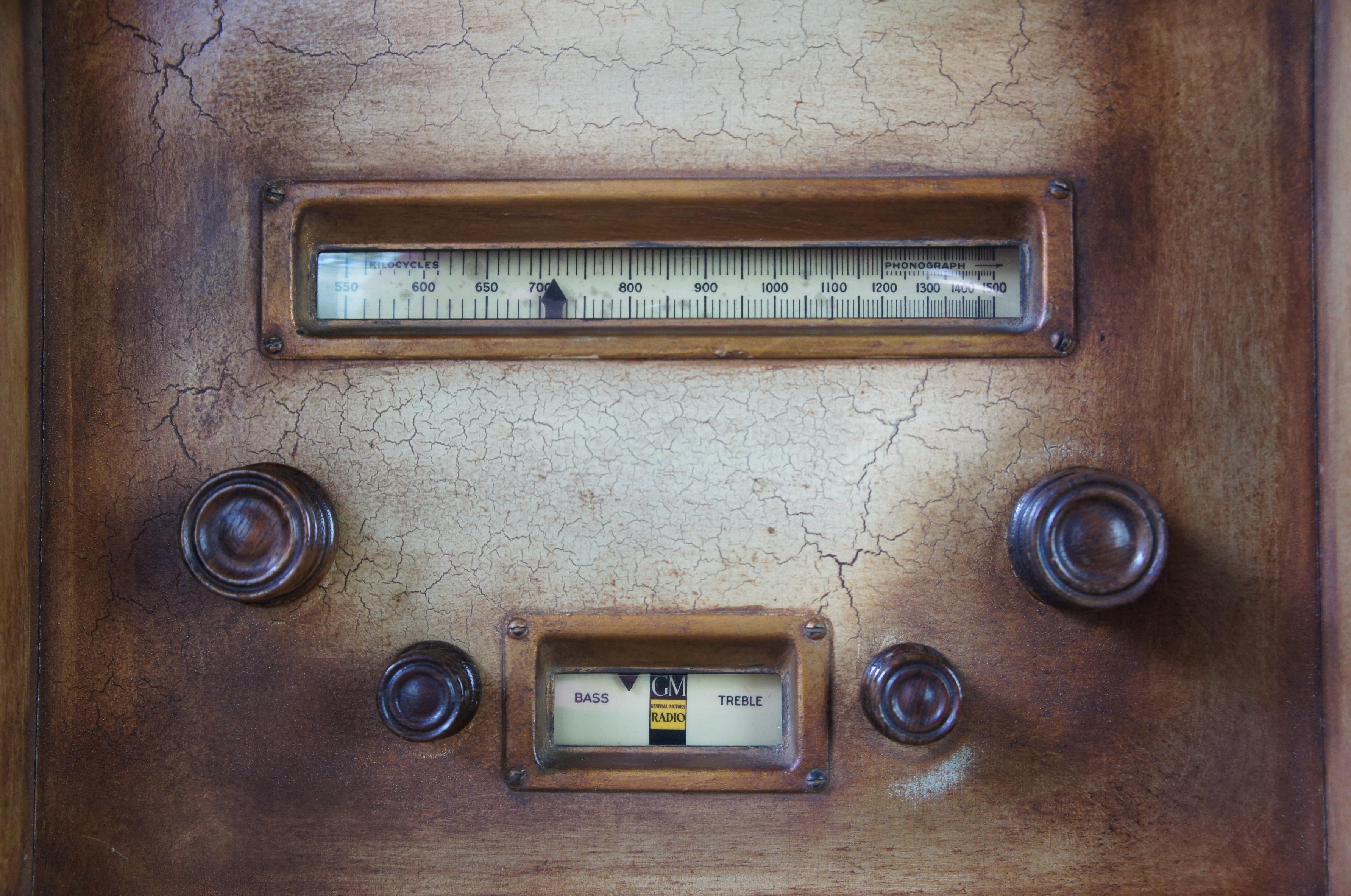 1930 radio cabinet