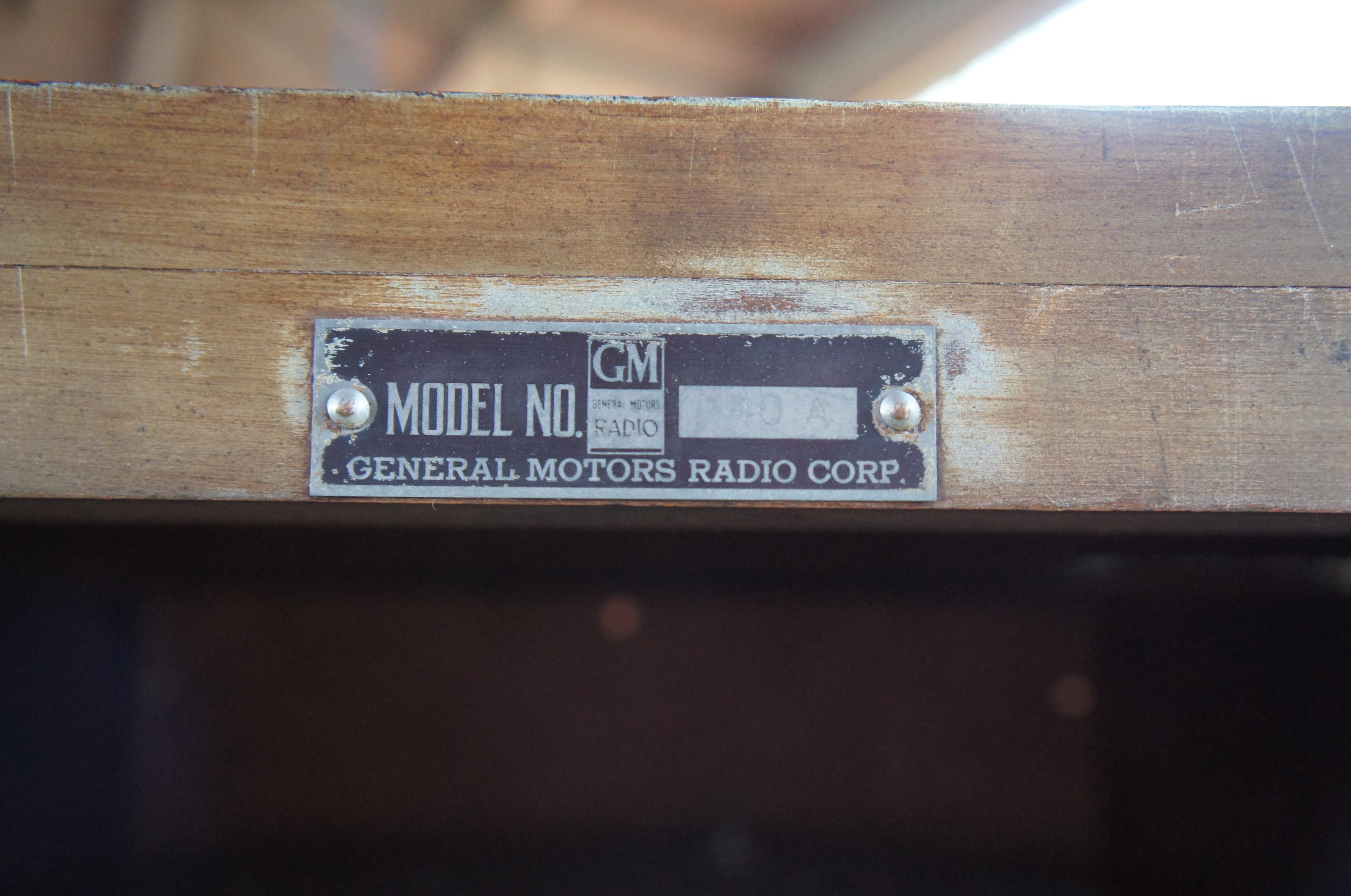 1930s radio cabinet
