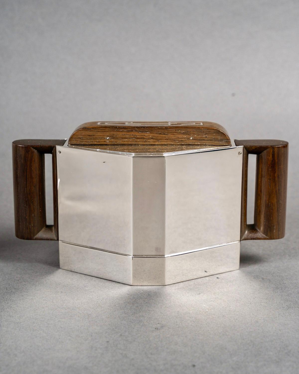 1930 Jean E Puiforcat Art Deco Modernistisches Tee-Couchtisch-Set aus Sterlingsilber und Palisanderholz im Zustand „Gut“ im Angebot in Boulogne Billancourt, FR