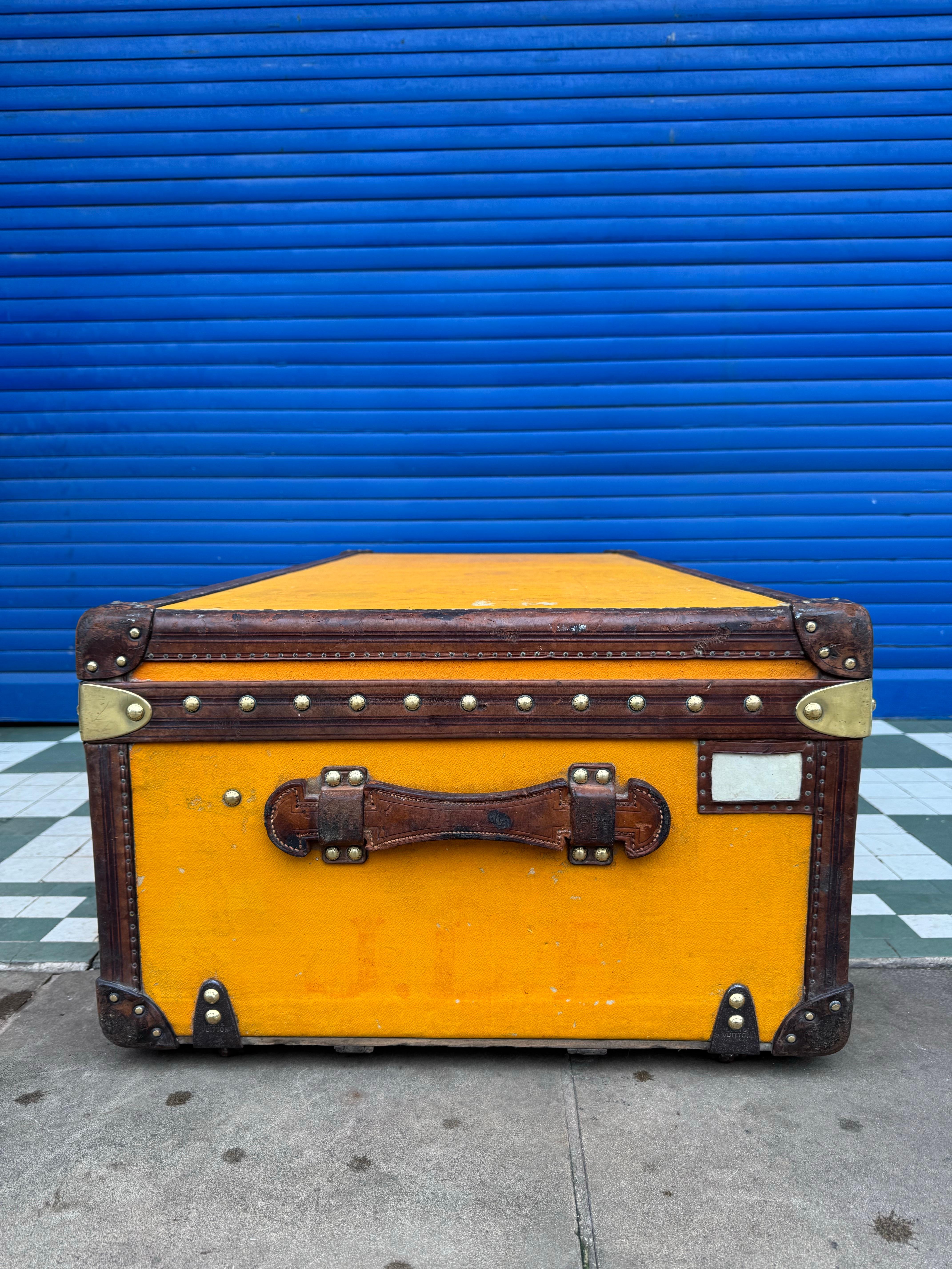 1930 Louis Vuitton 'Vuittonite' Baule Cabine in vendita 1