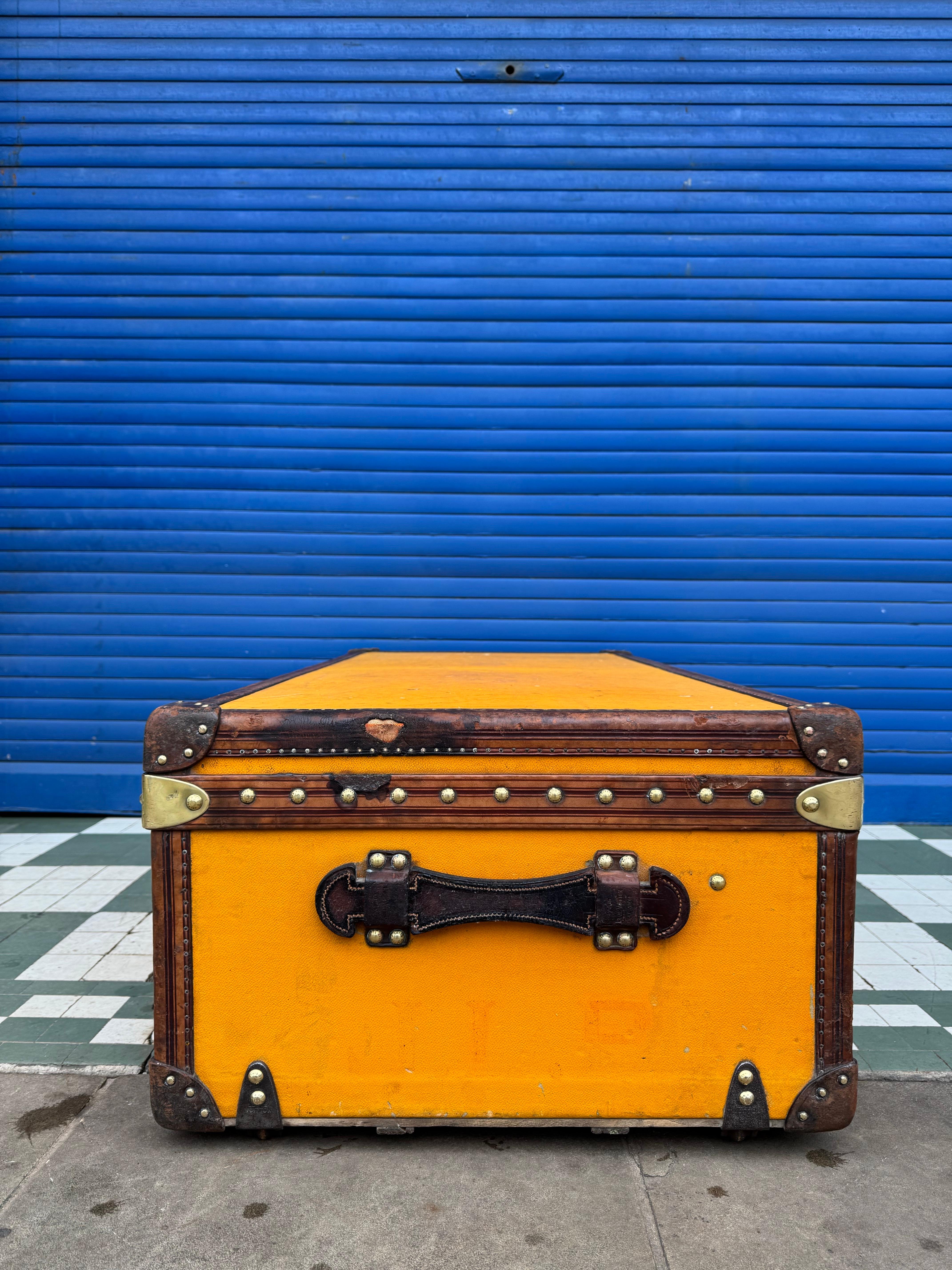 1930 Louis Vuitton 'Vuittonite' Baule Cabine in vendita 2