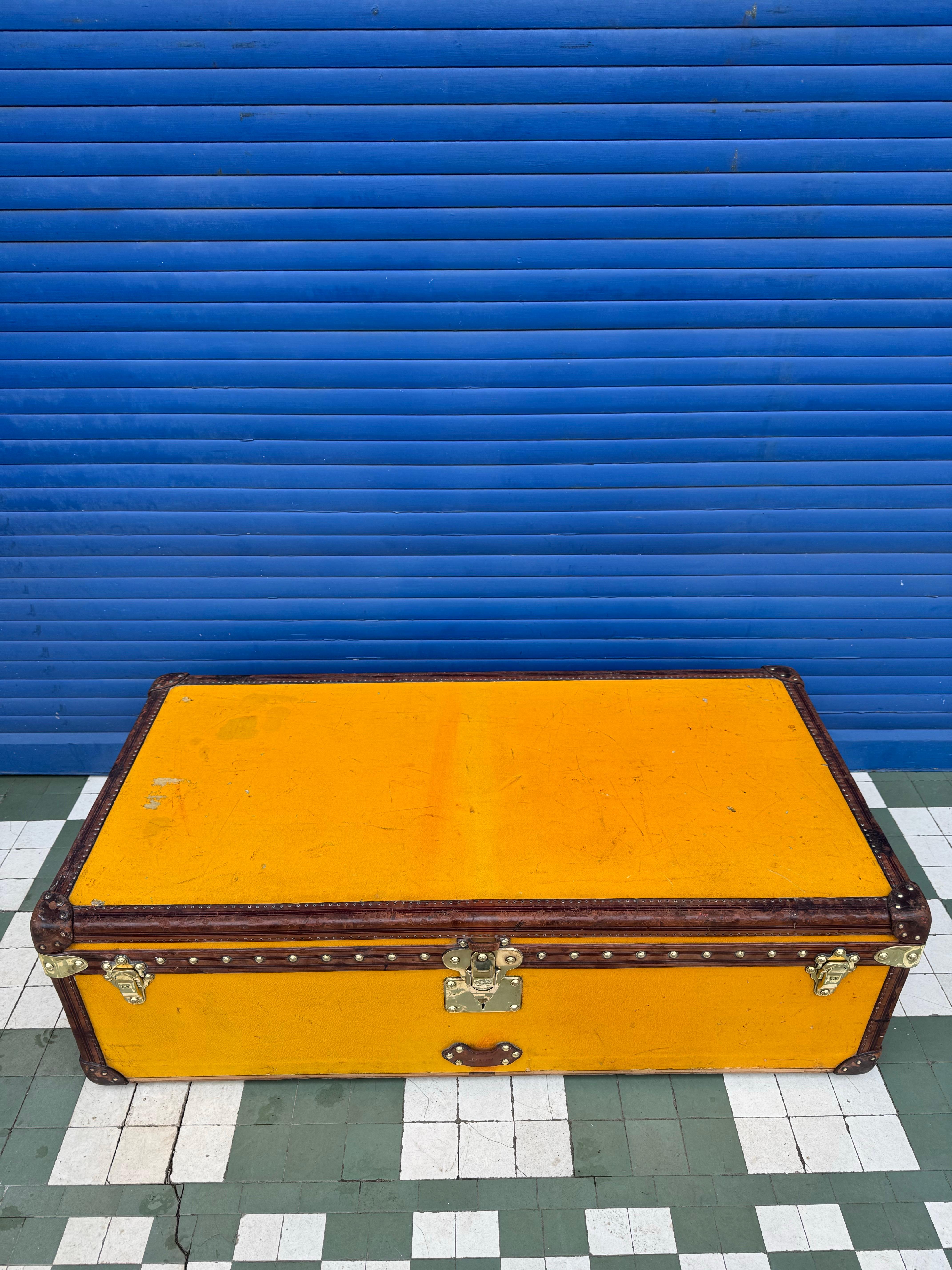 1930 Louis Vuitton 'Vuittonite' Baule Cabine in vendita 3